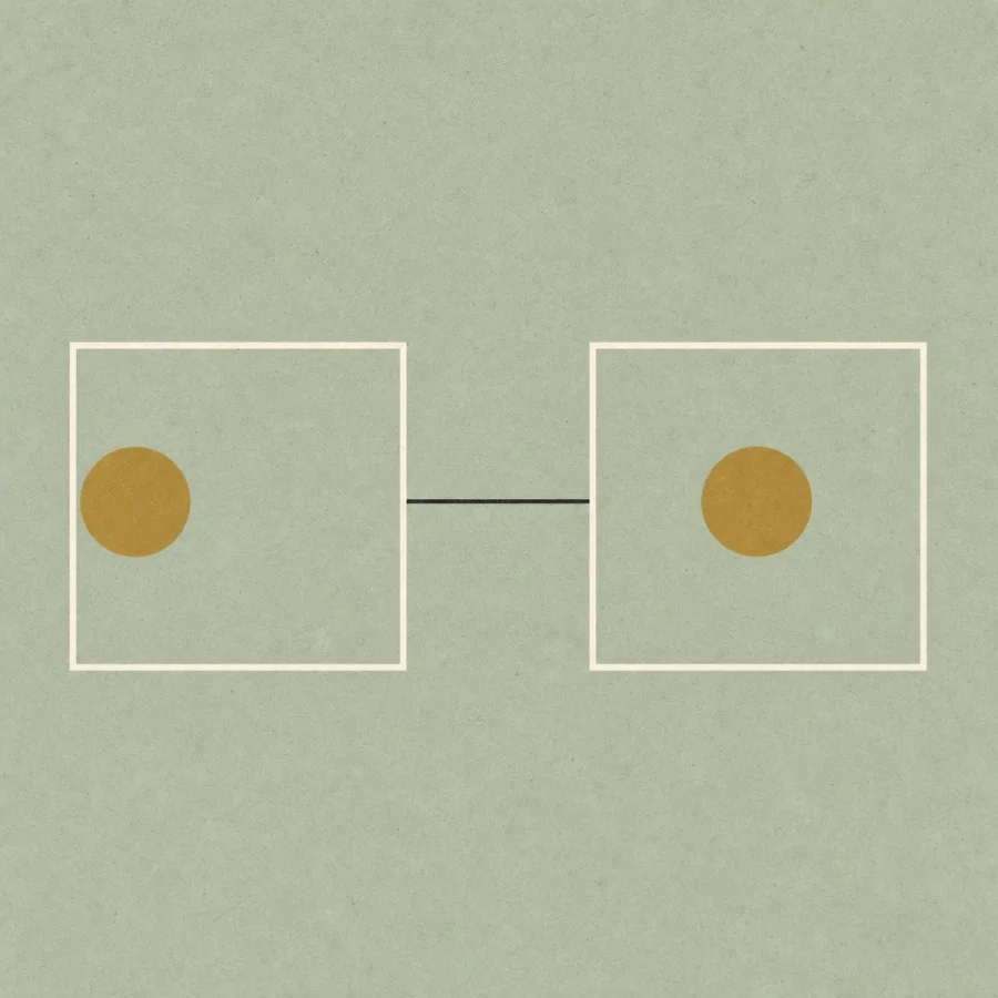 Two gold circles placed in separate home and vault shapes, representing gold storage choices.