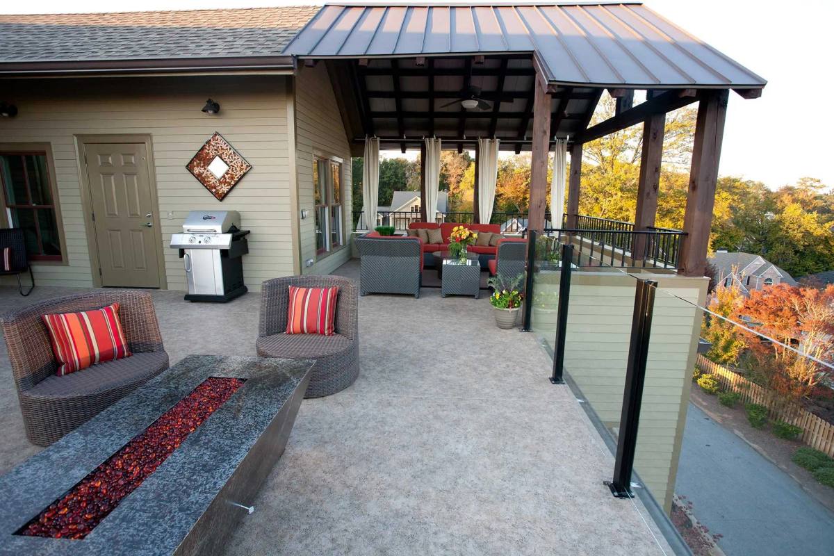 Covered outdoor living deck with textured vinyl decking and wicker seating