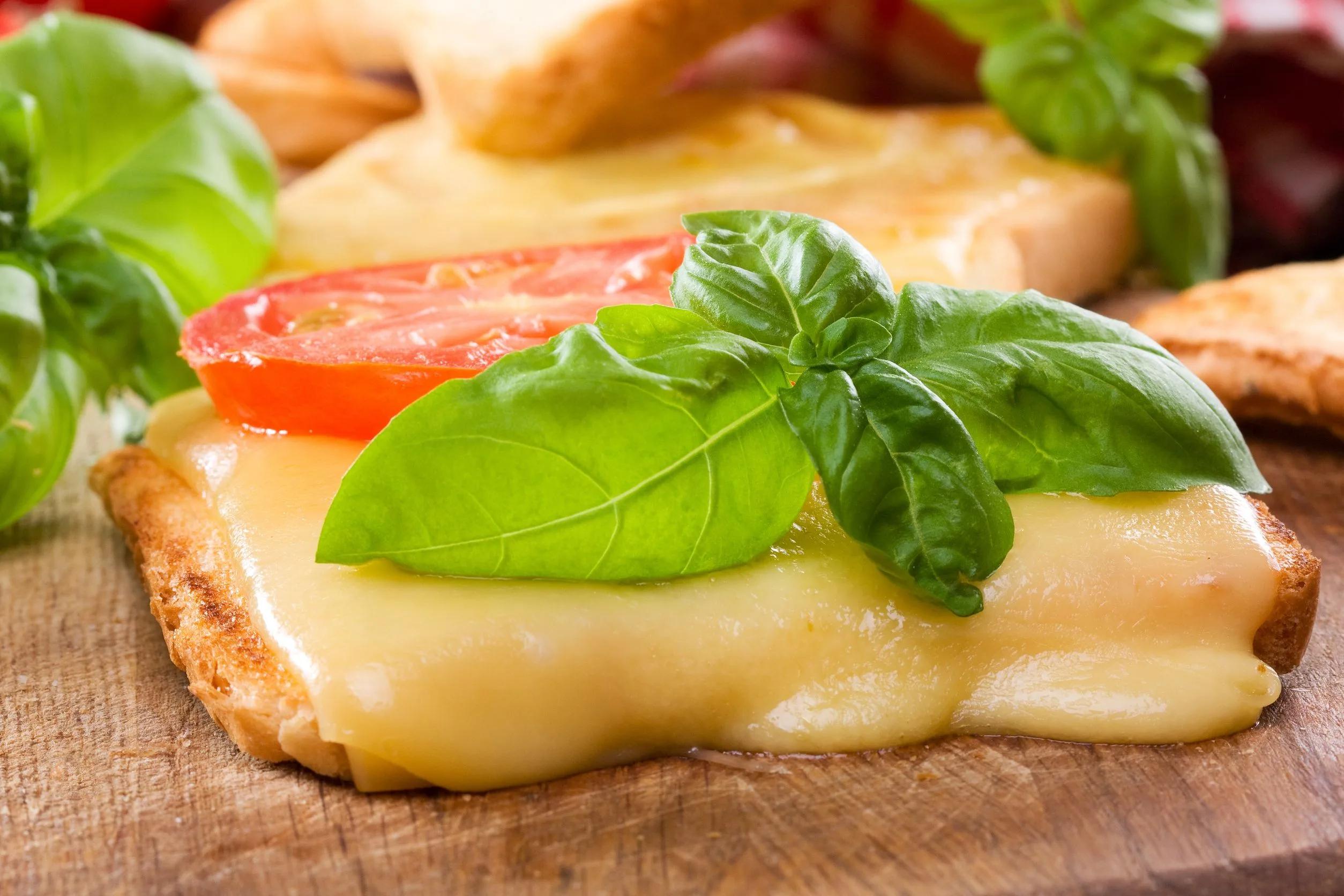 grilled-cheese-with-tomato