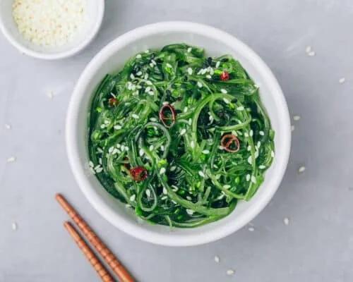 Thyroid Disease and Diet: Managing Thyroid Health With the Right Nutrients