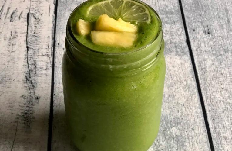 Spinach, Banana, and Pineapple Smoothie