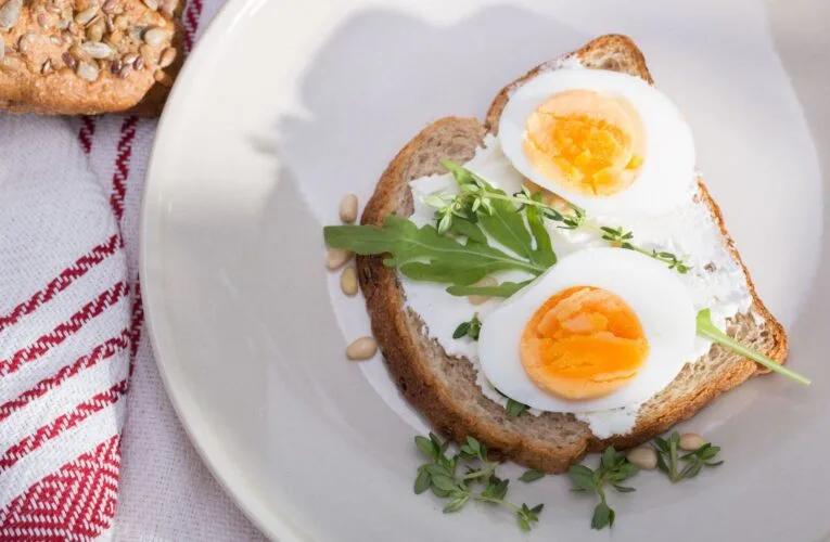 cheesy eggwich|Easy Cheesy Eggwich