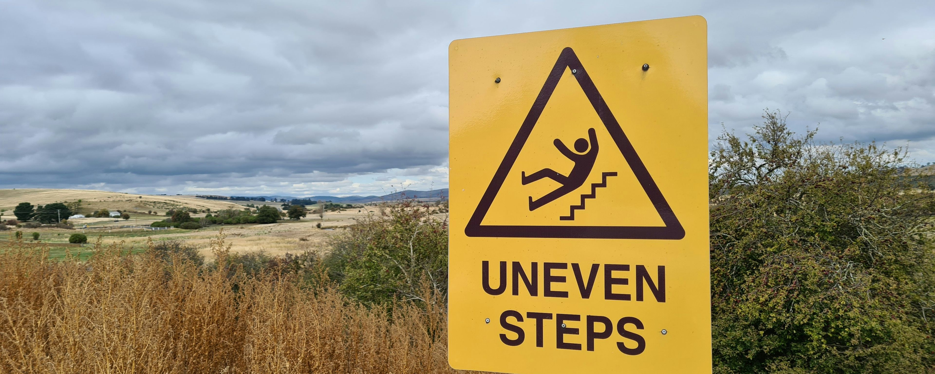 uneven steps warning sign