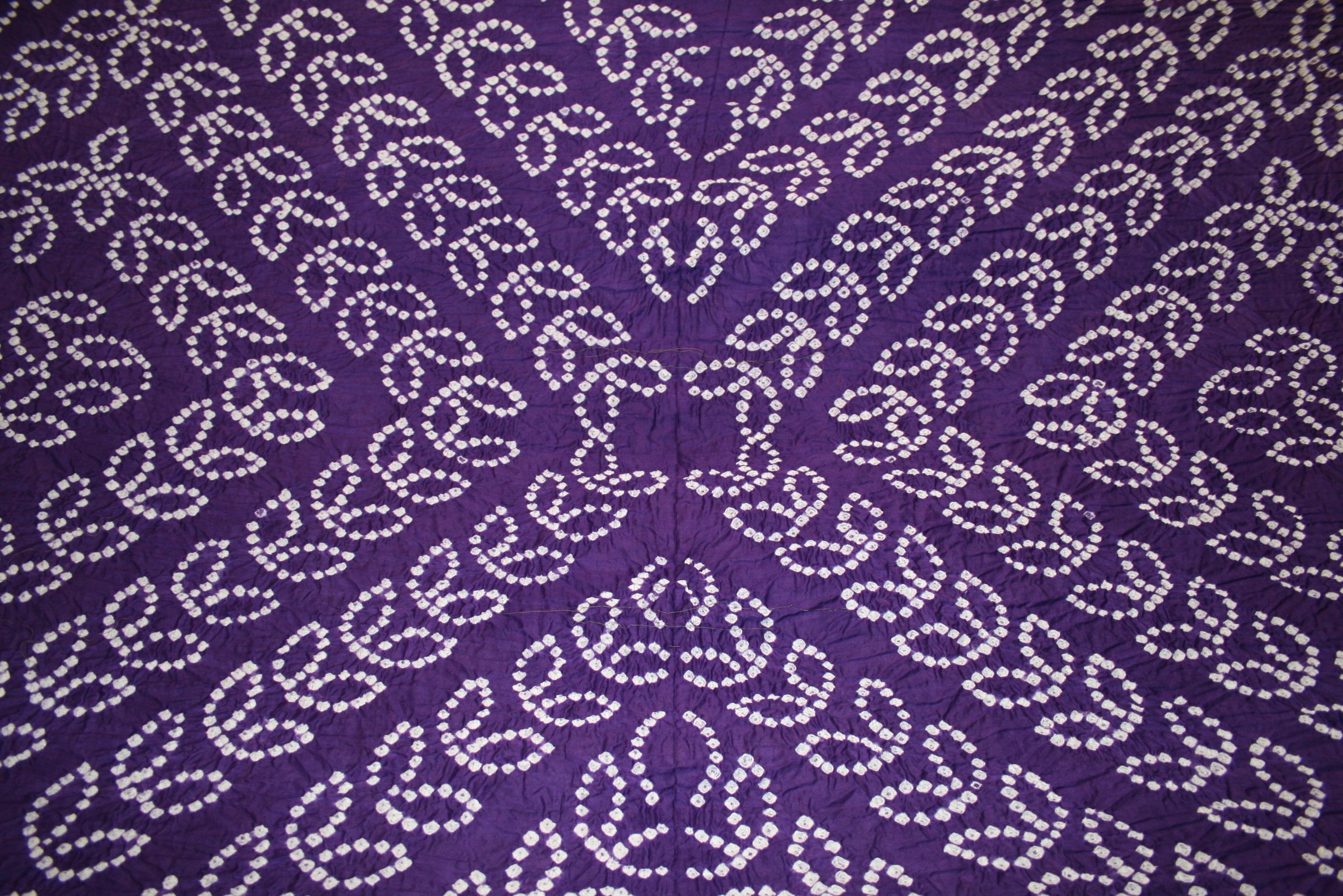 Purple bandhani with white tie-dyed dot patterns