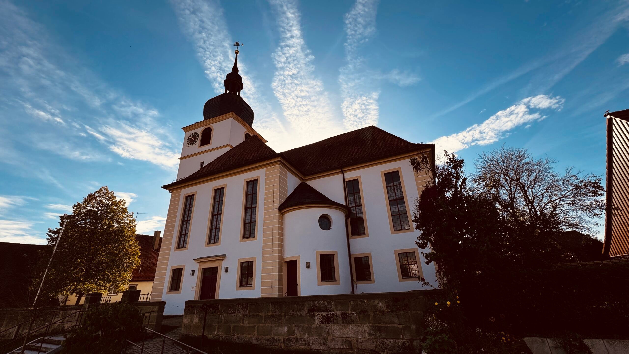 Renovierte Kirchenfassade in Sugenheim