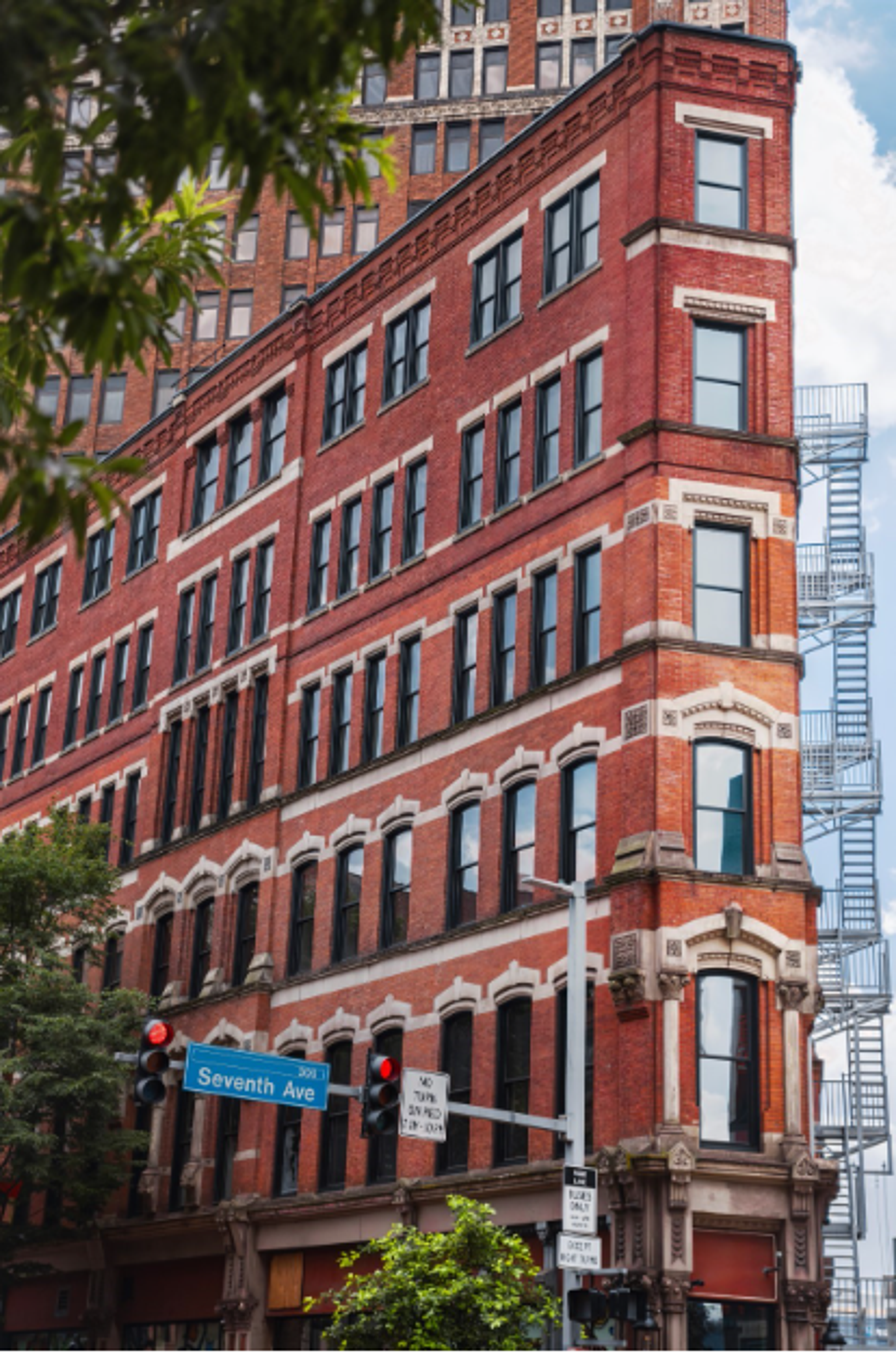 Architectural Gems Add Shape to Downtown Pittsburgh Landscape 