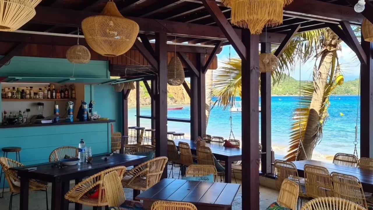 Les Balancoires beach bar