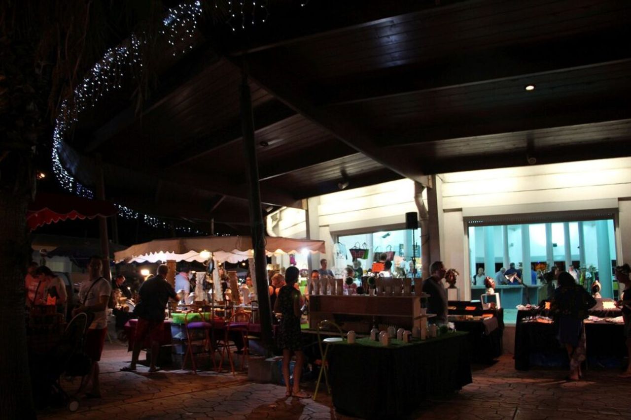 Rotonde night market in Saint-François
