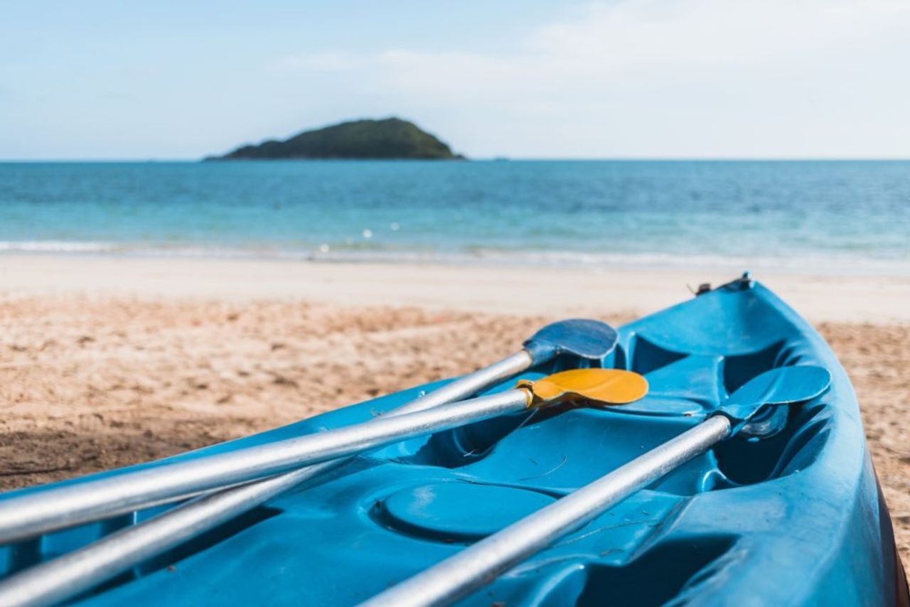 rent a kayak or paddleboard in Guadeloupe to get to Îlet du Gosier
