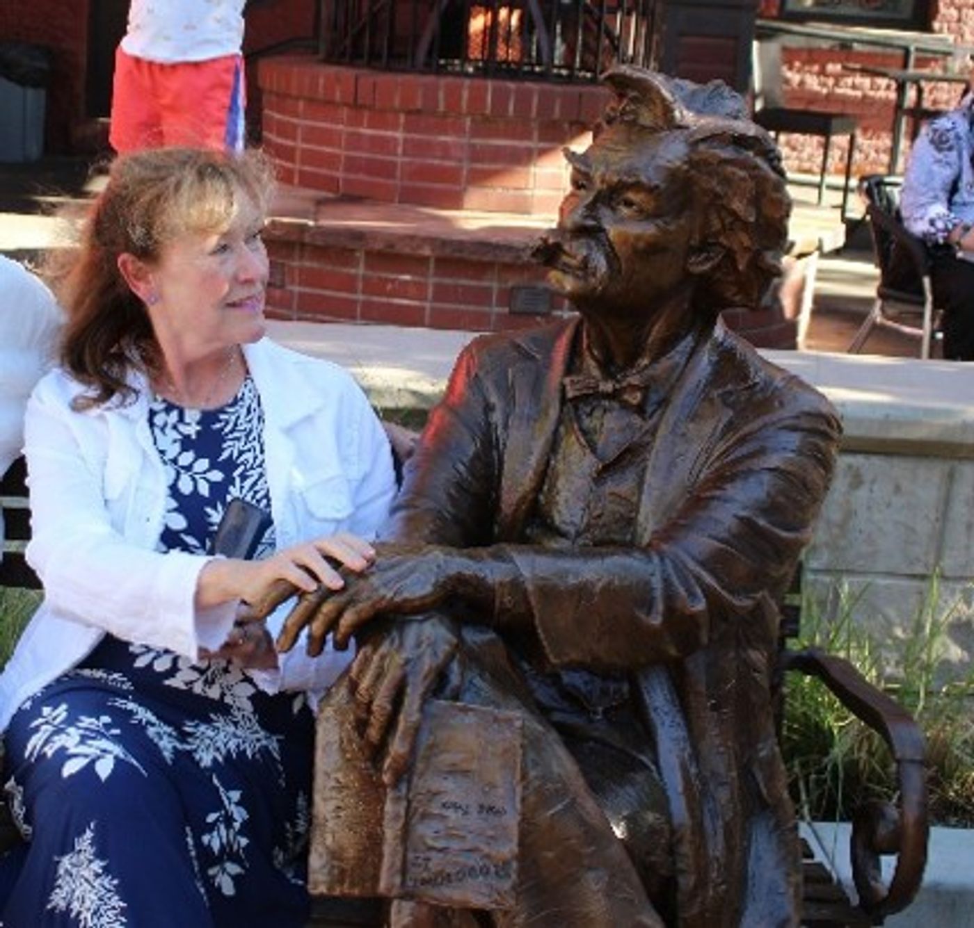 Susan Clemons talks directly to Twain. 