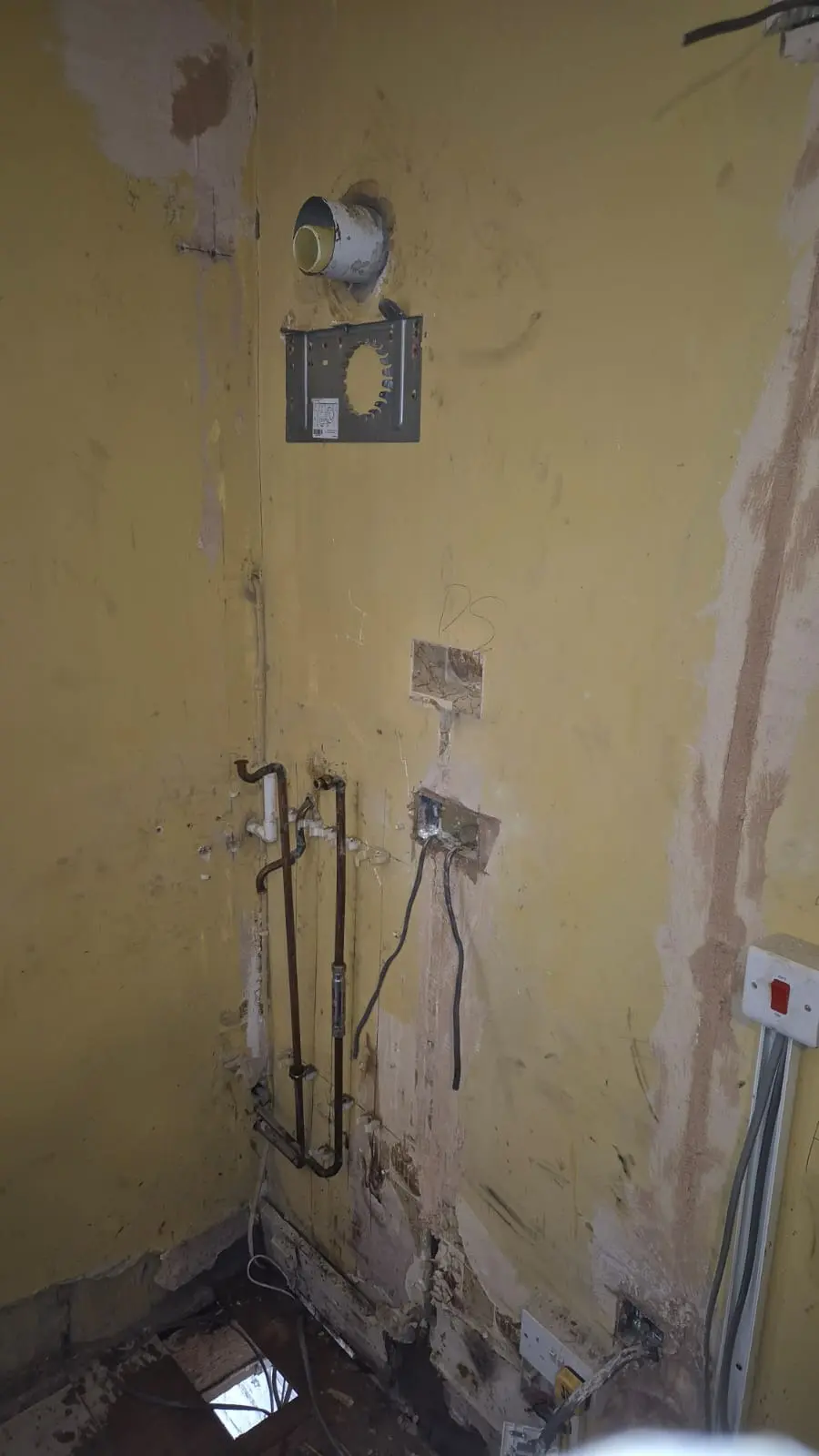 Worcester Bosch 8000 combi boiler installed in its new cellar position, with new copper pipework