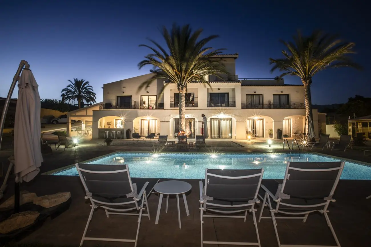 Drømmer du om en uke i varmen? Her kan du nyte fine dager i solen med yoga, god mat, sightseeing og fjelltur. Dette vil du ikke gå glipp av!