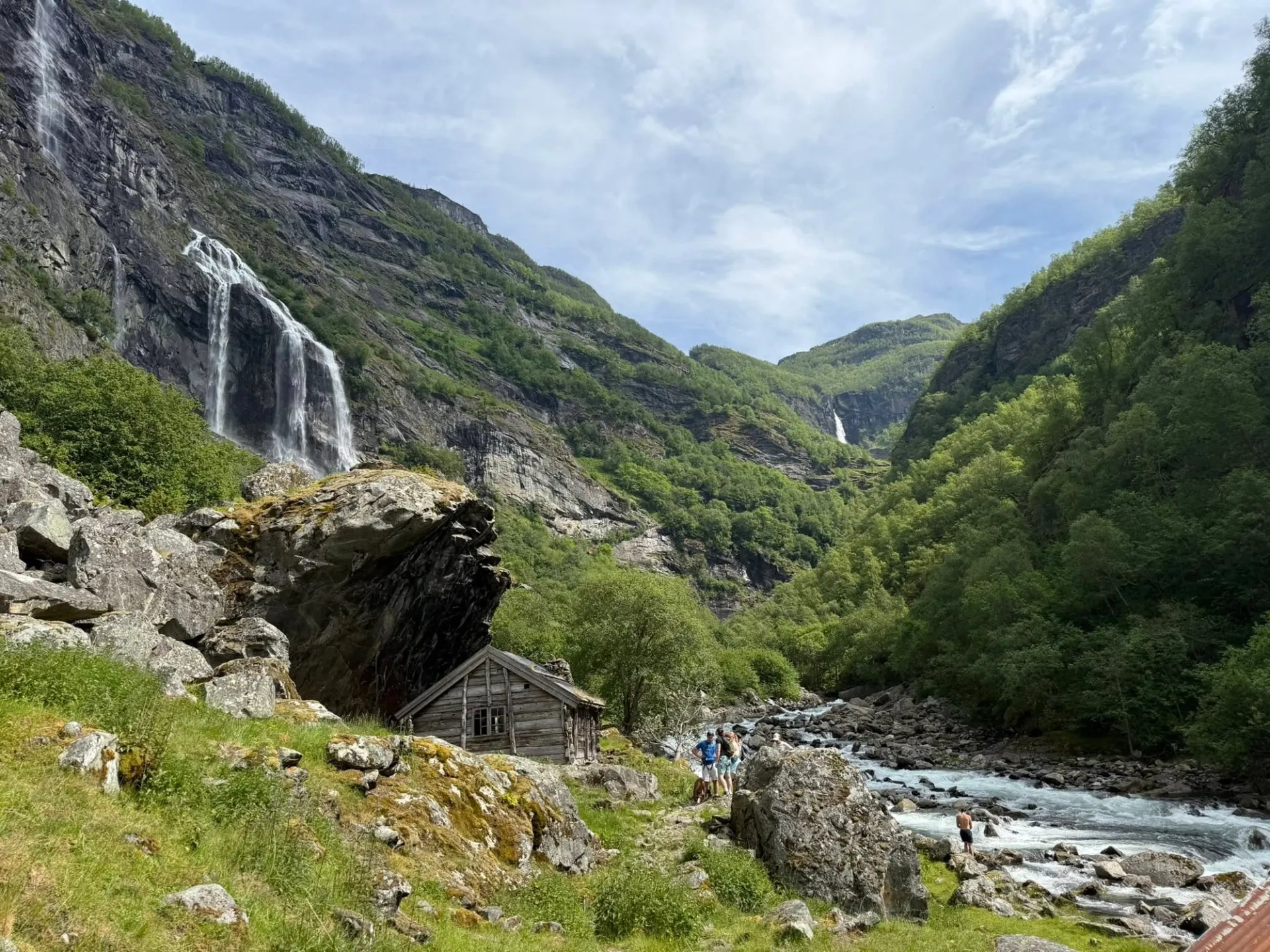 For en fantastisk tur det ble! 22 flotte personer hadde jeg med på tur. Vi ble til sammen 19 damer og 4 menn, en skikkelig god blanding fra ulike steder i Norge.
Det ble god stemning og mye latter.