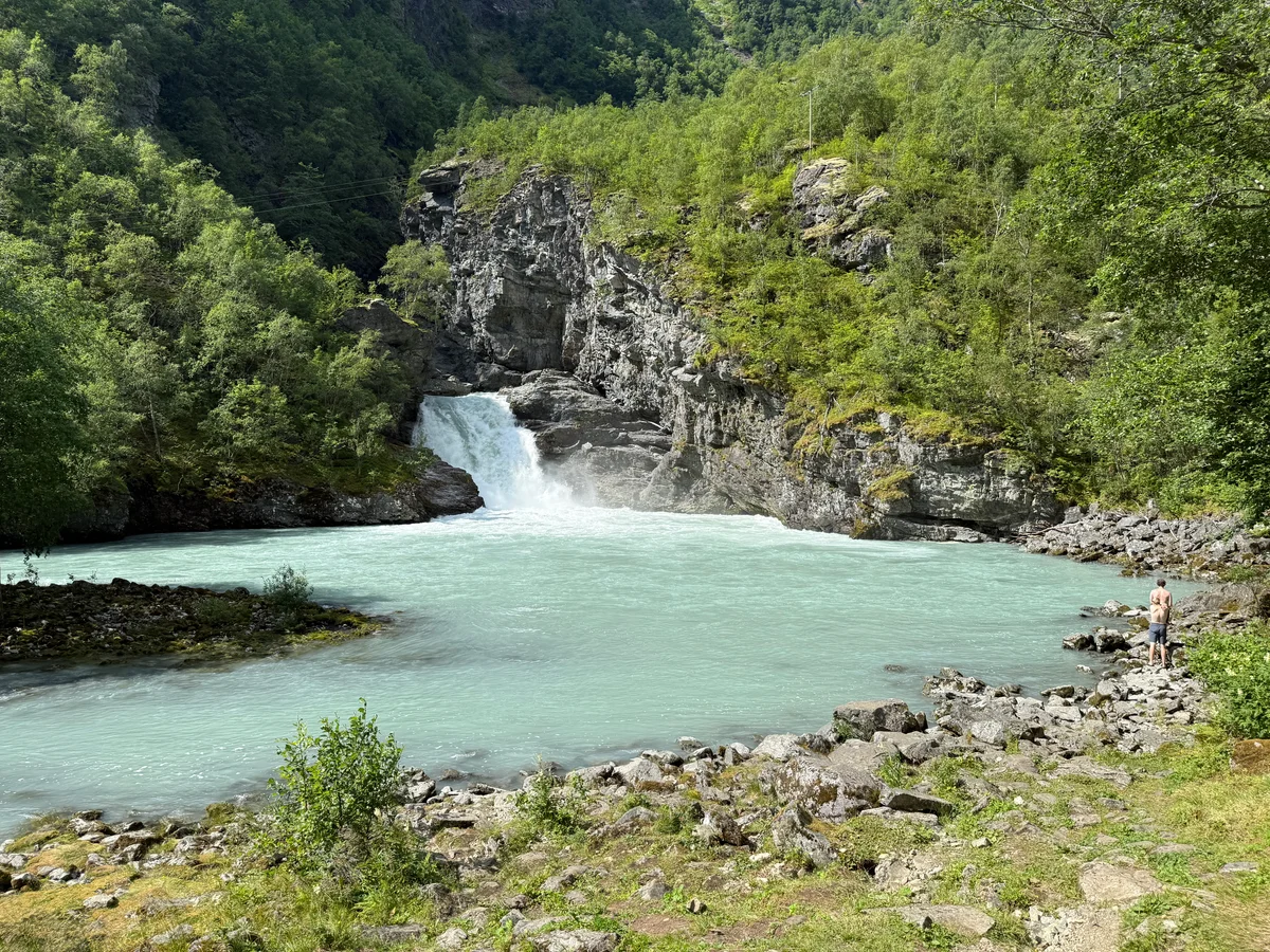 Høljafossen. Frister det med et bad?