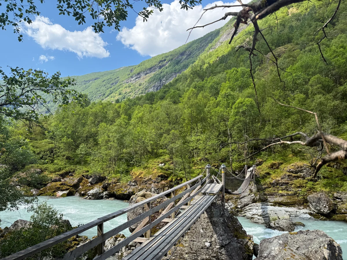 På tur til Vettis fossen, sett fra bunnen