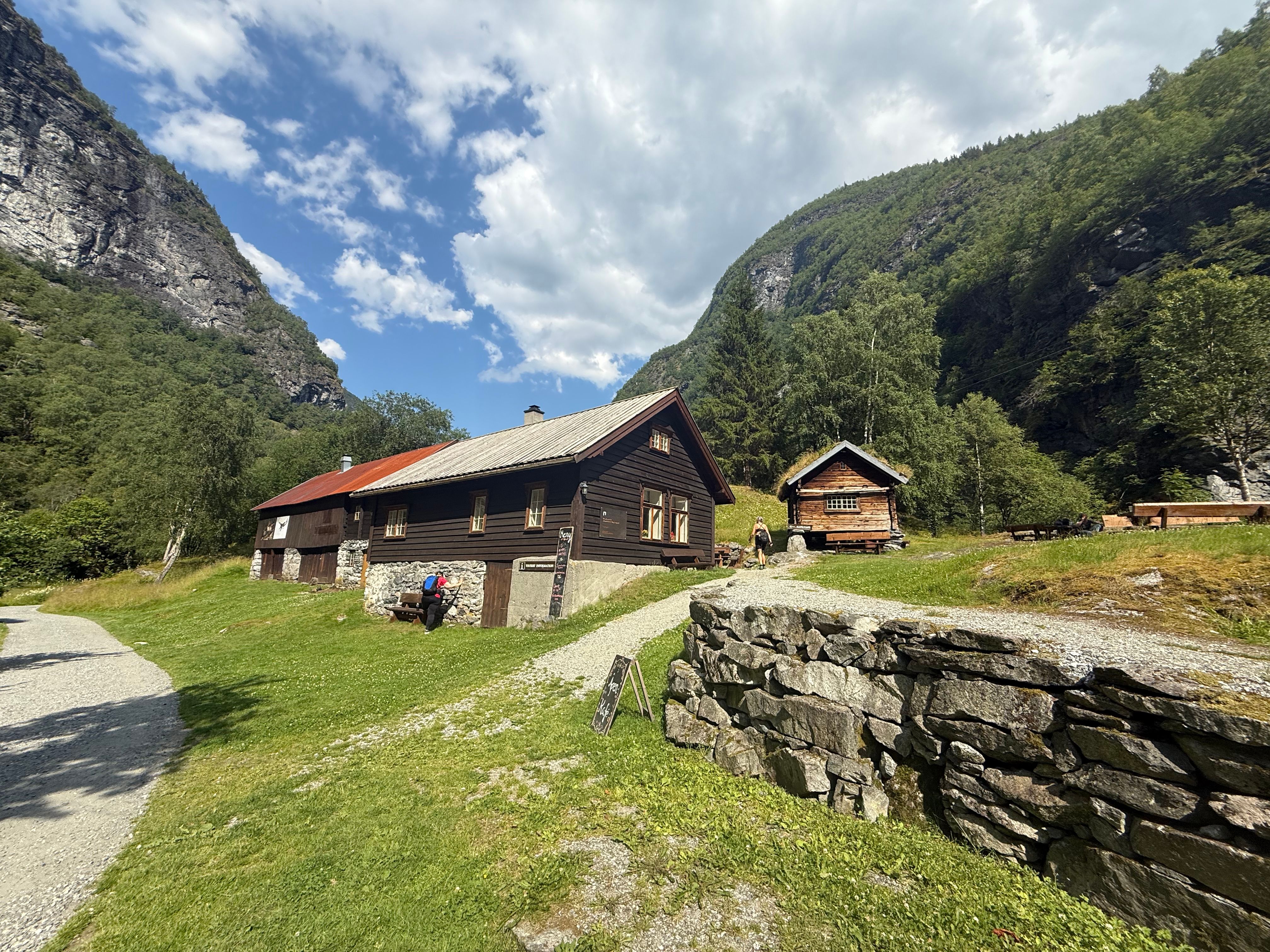 Utladalen Naturhus er et gammelt gårdsbruk som var i drift fram til 1970-tallet. I 1996 startet de restaureringa og åpnet, slik det er i dag, i 1998. 