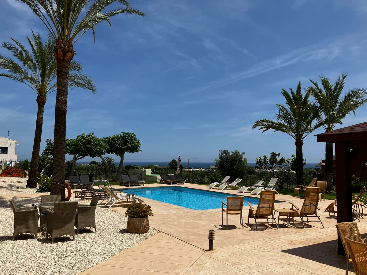 Hotellets basseng, Camp el Planet