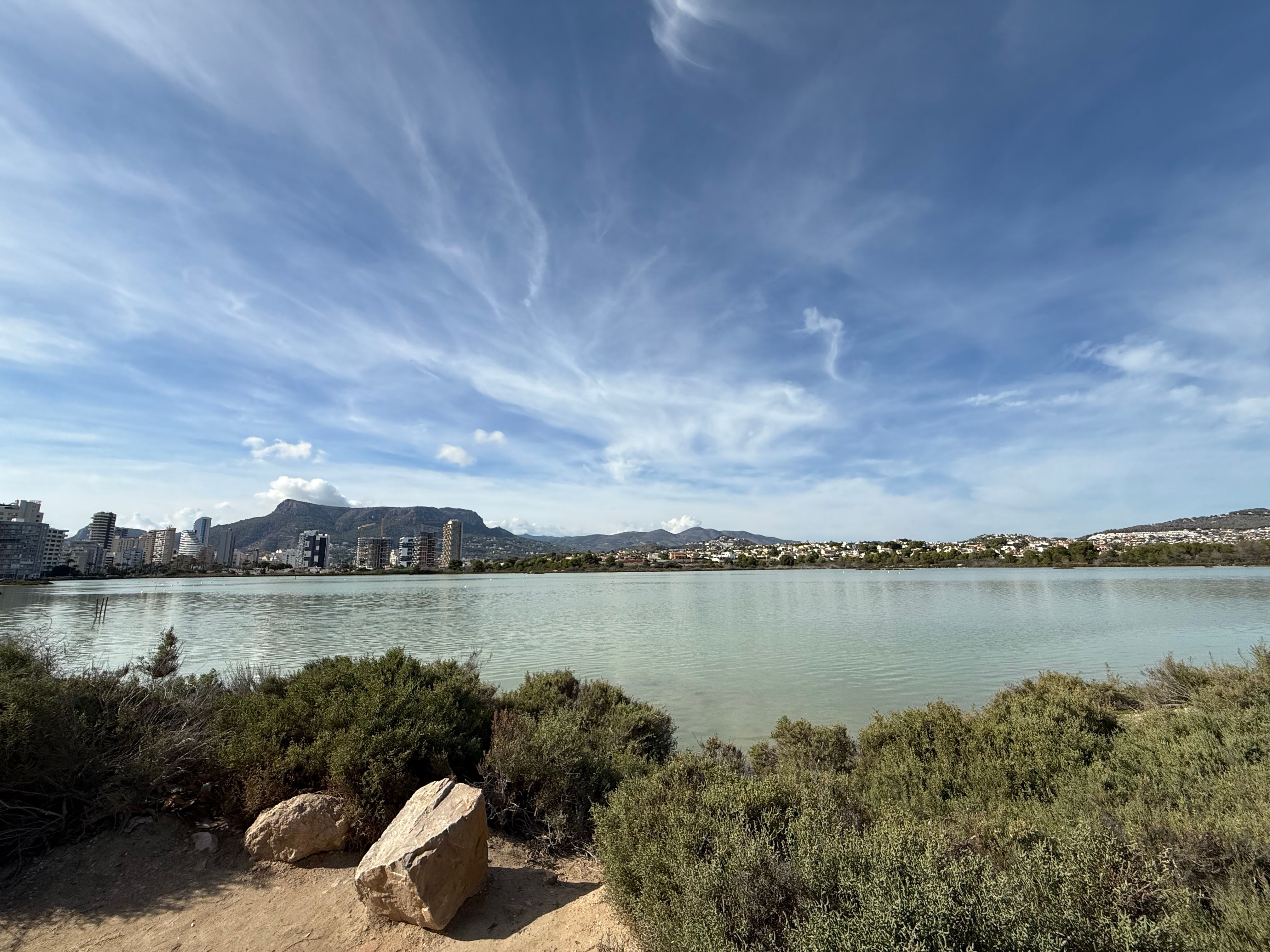 Flamingoer i Calpe kan oppleves hele året i denne saltsjøen, Las Salinas