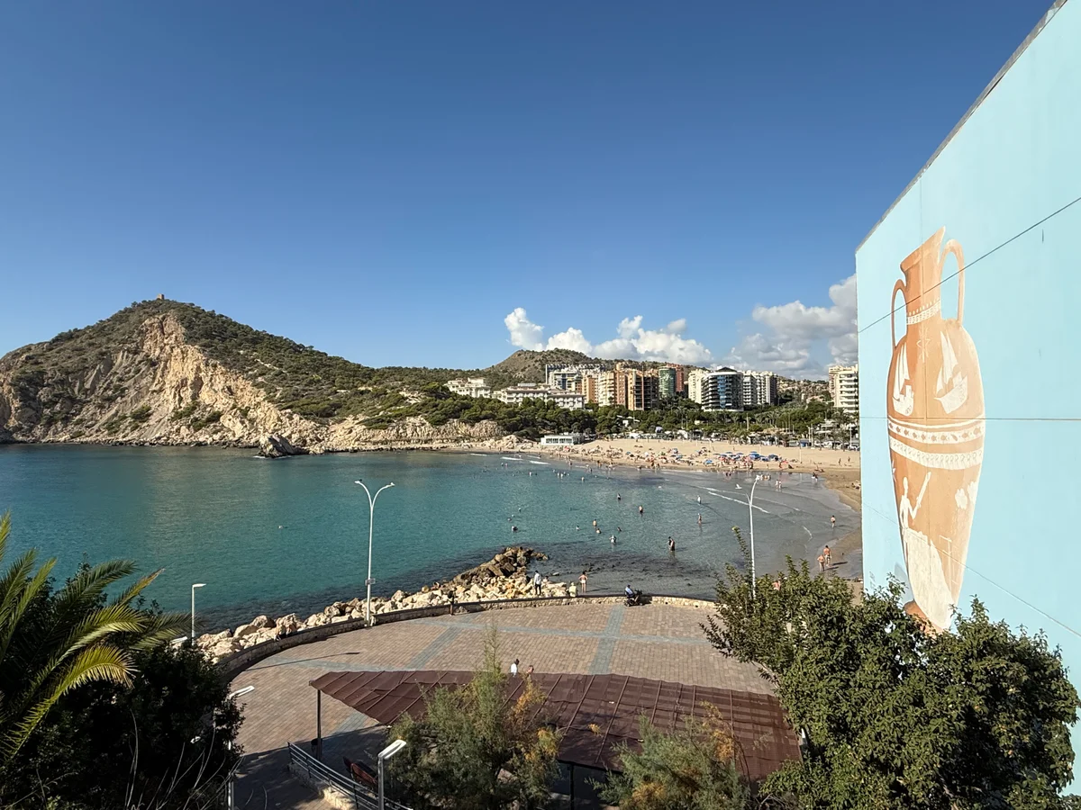 Nærmer oss Cala Finestrat etter ca. 3,5 km. Muligheter for drikkepause