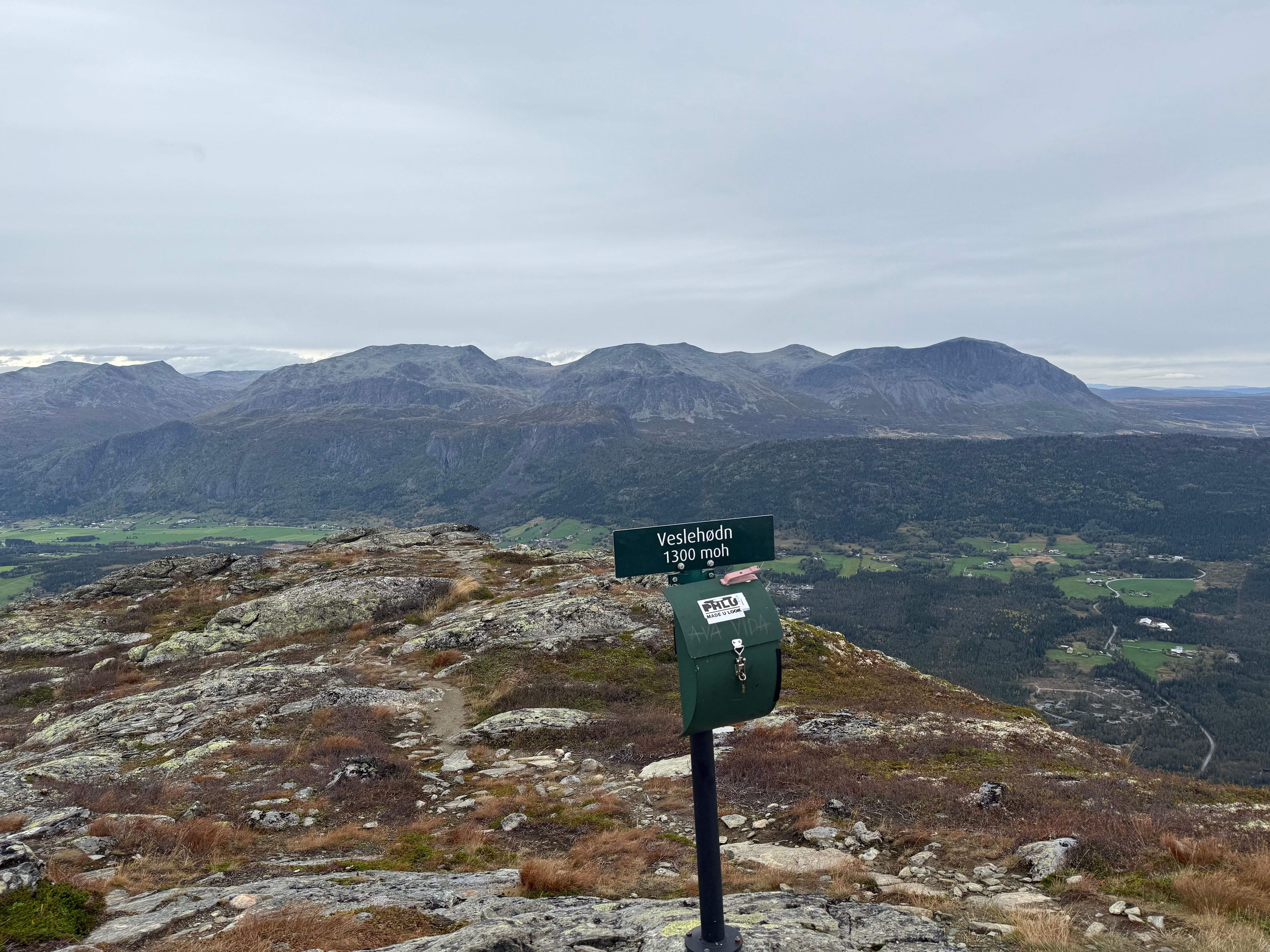 Og der var vi på toppen på Veslehødn.