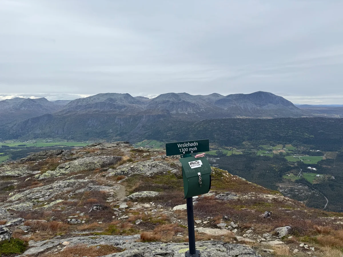 Og der var vi på toppen på Veslehødn.