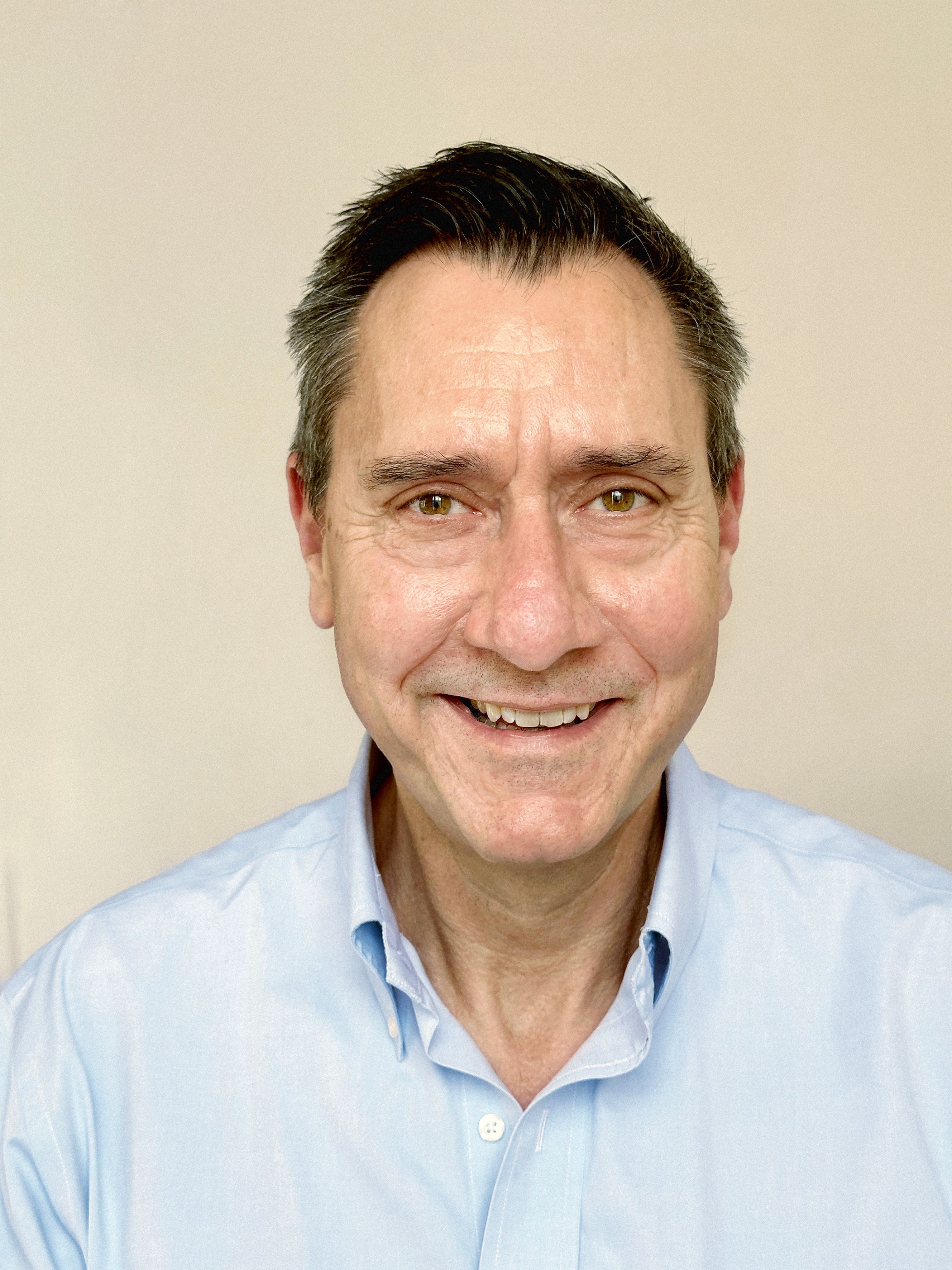 portrait of Luke Barr