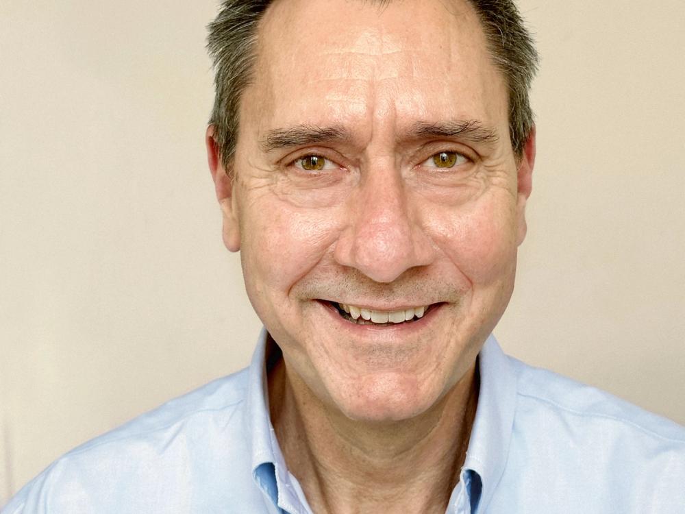 portrait of Luke Barr