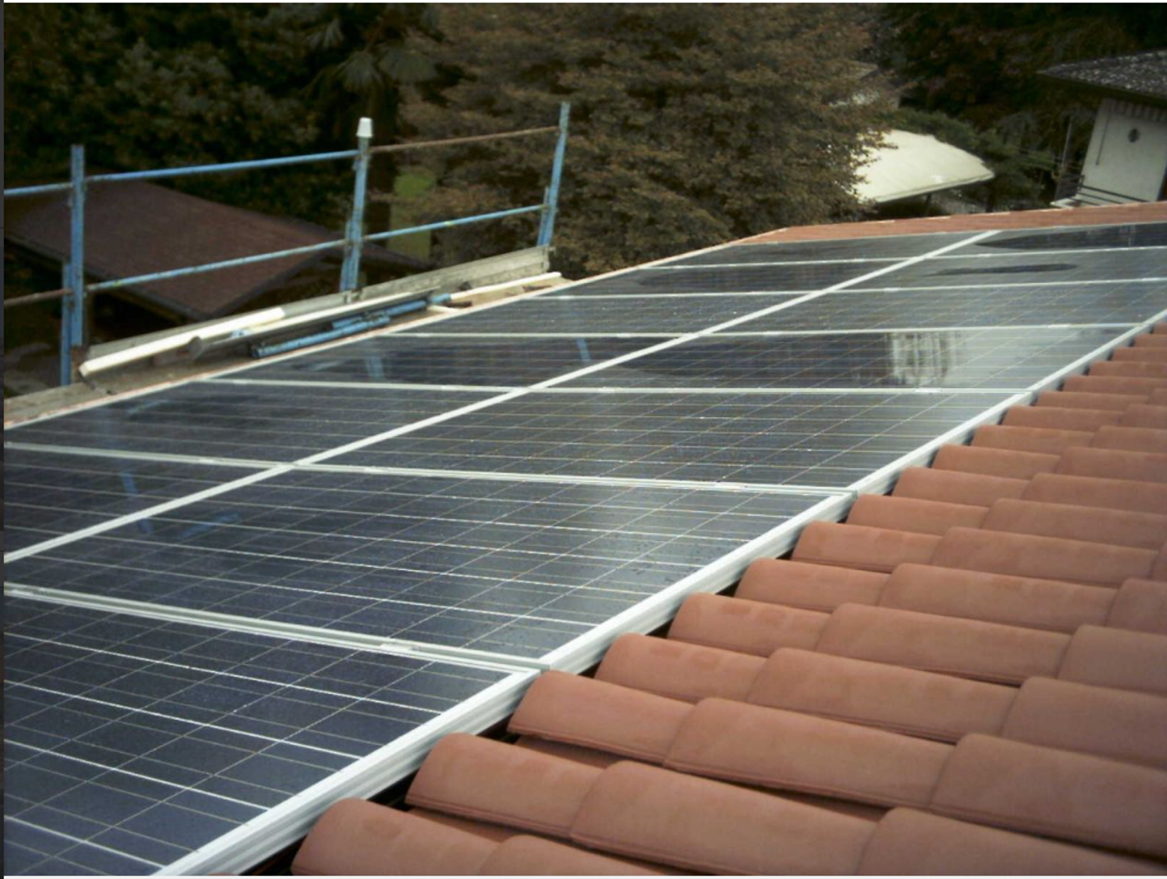 Ripasso copertura con inserimento impianto fotovoltaico unifamiliare a Noale (VE) 