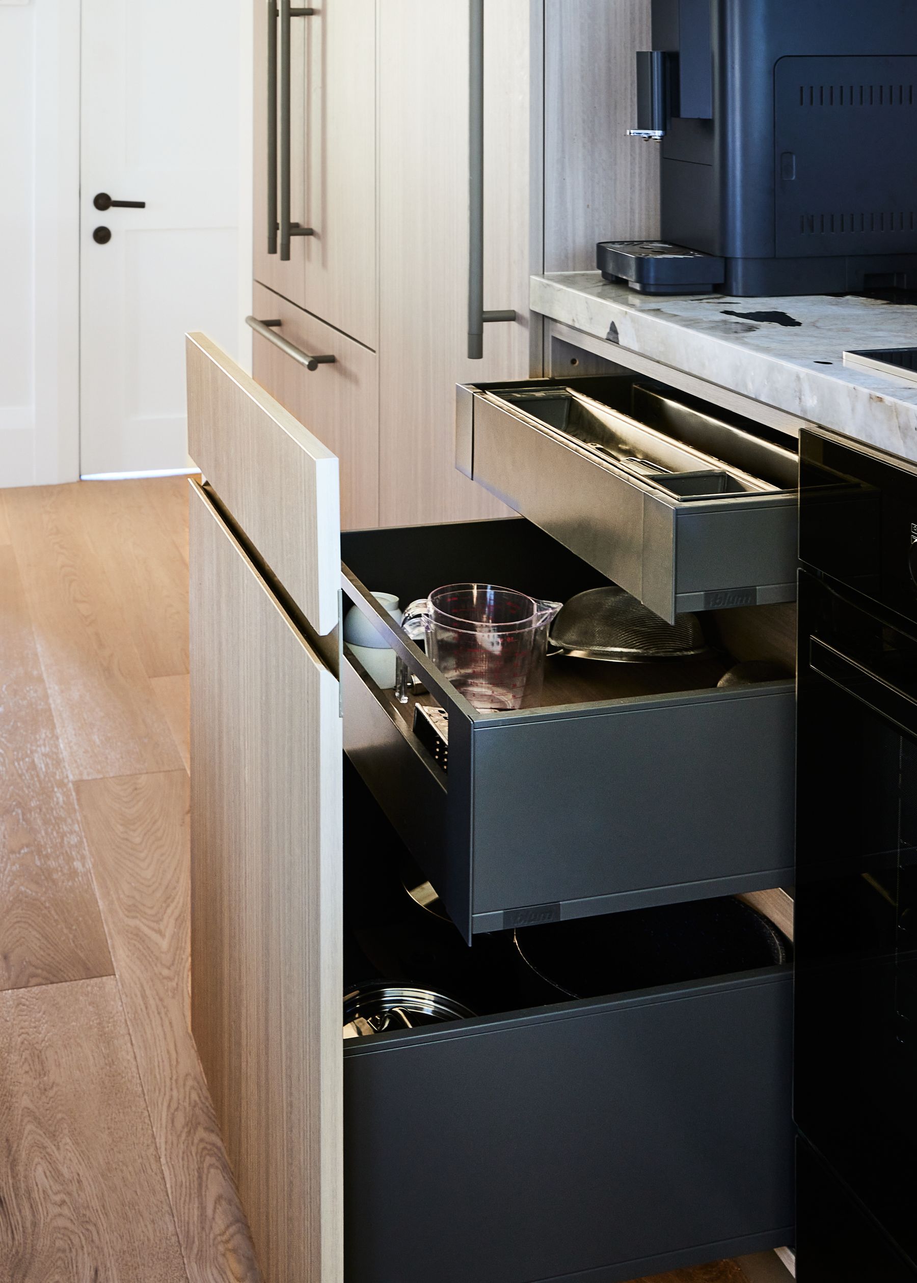 Kitchen drawers with storage
