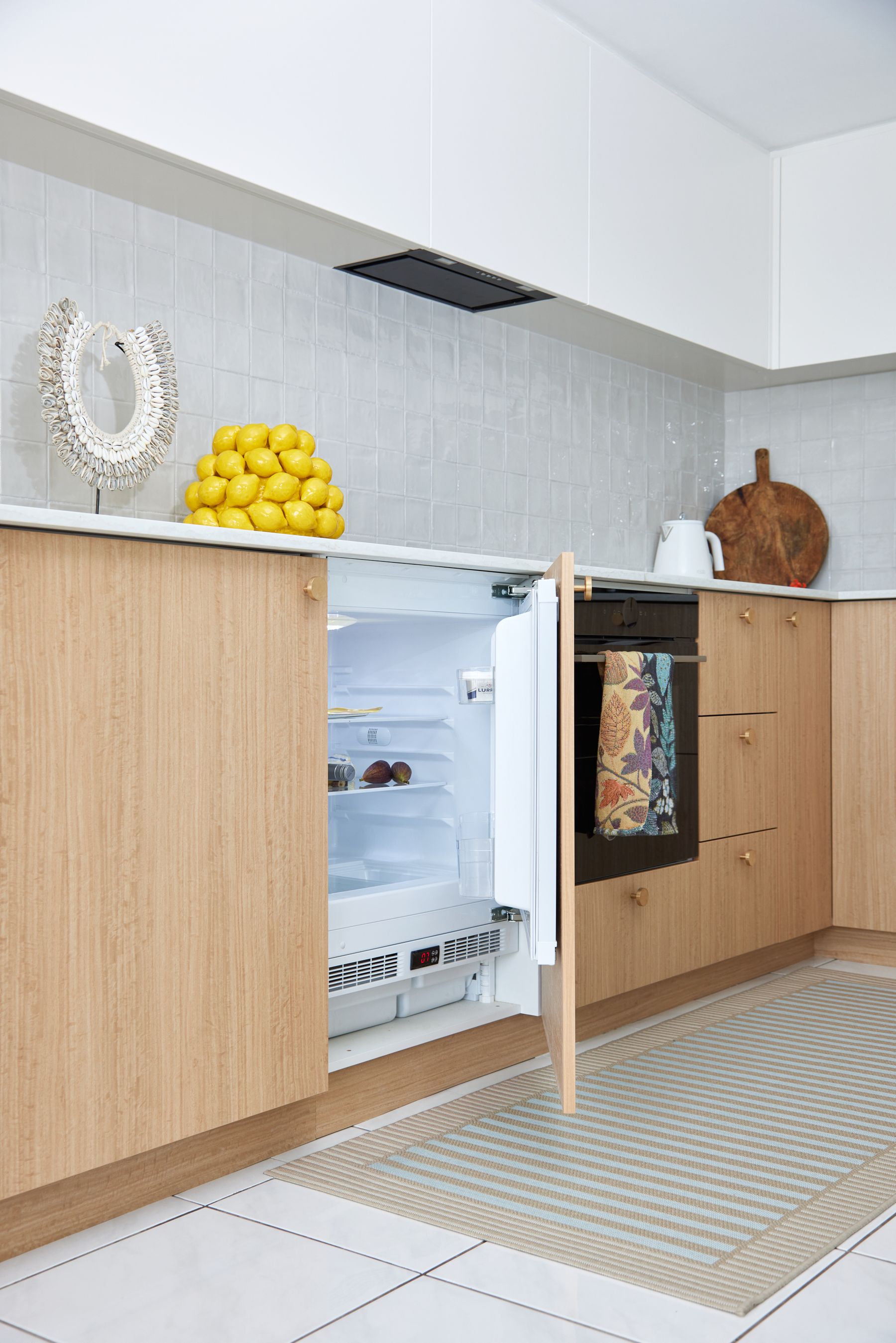 Kitchen with integrated fridge