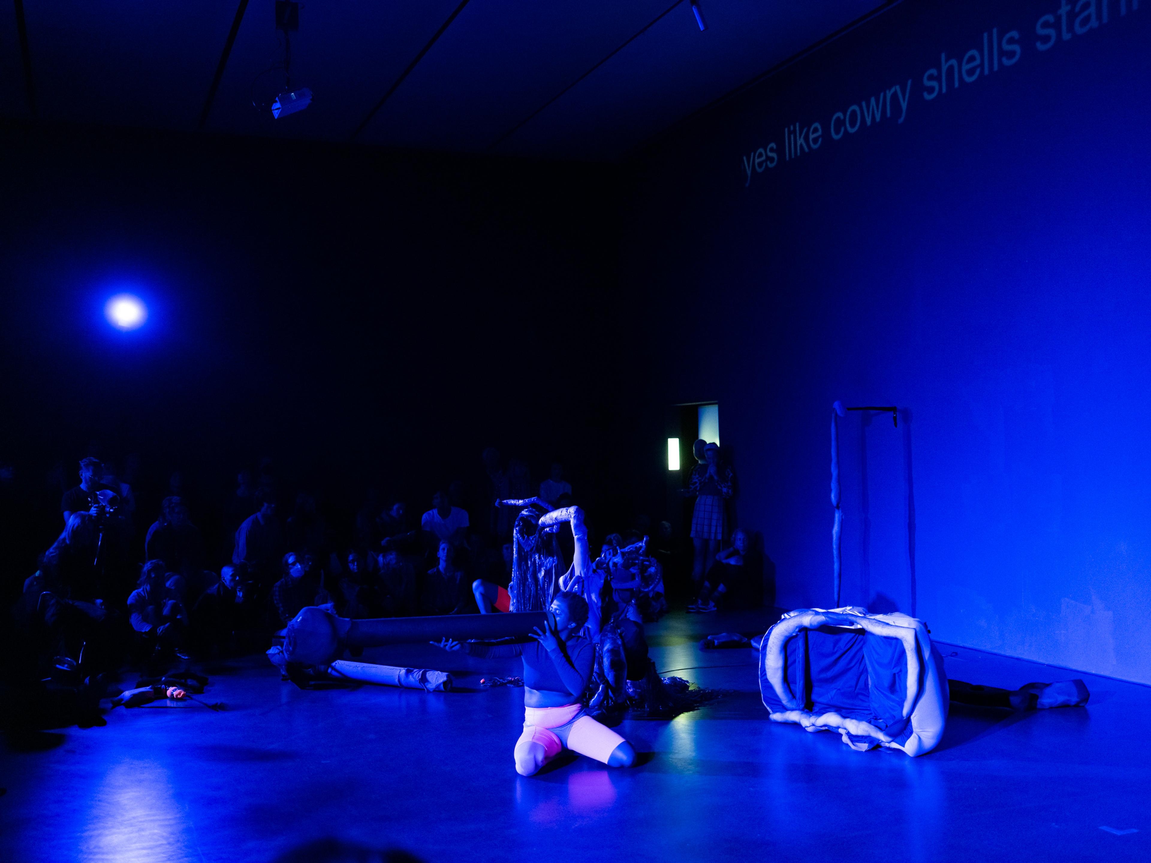 Latefa Wiersch, Rhoda Davids Abel & Dandara Modesto, «Neon Bush Girl Society», 2022 / Photo: Swiss Performance Art Award 2022