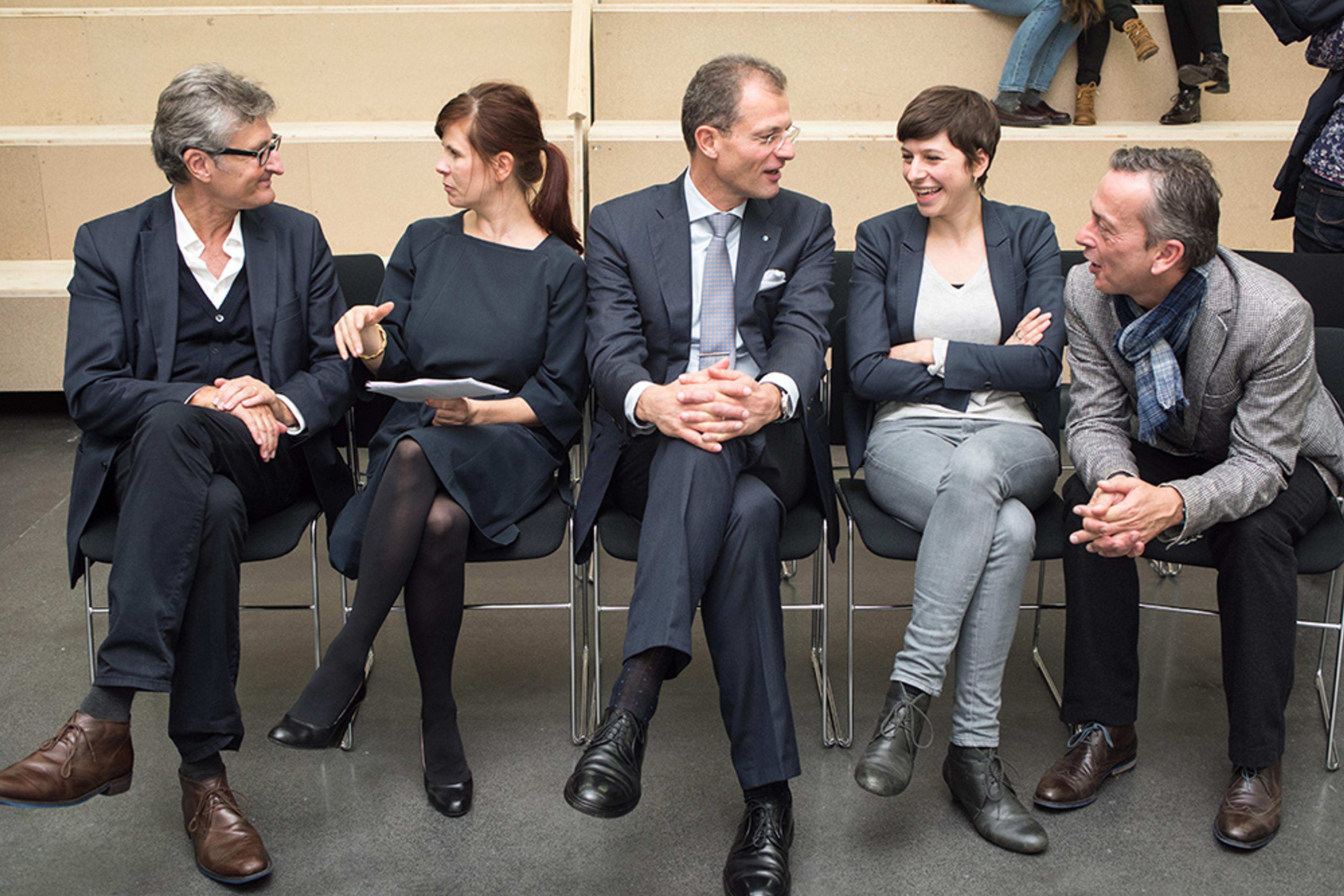 Marco Meier, Fanni Fetzer, Reto Wyss, Bernadette Hauert, Stefan Sägesser / Photo credit: Swiss Performance Art Award 2015