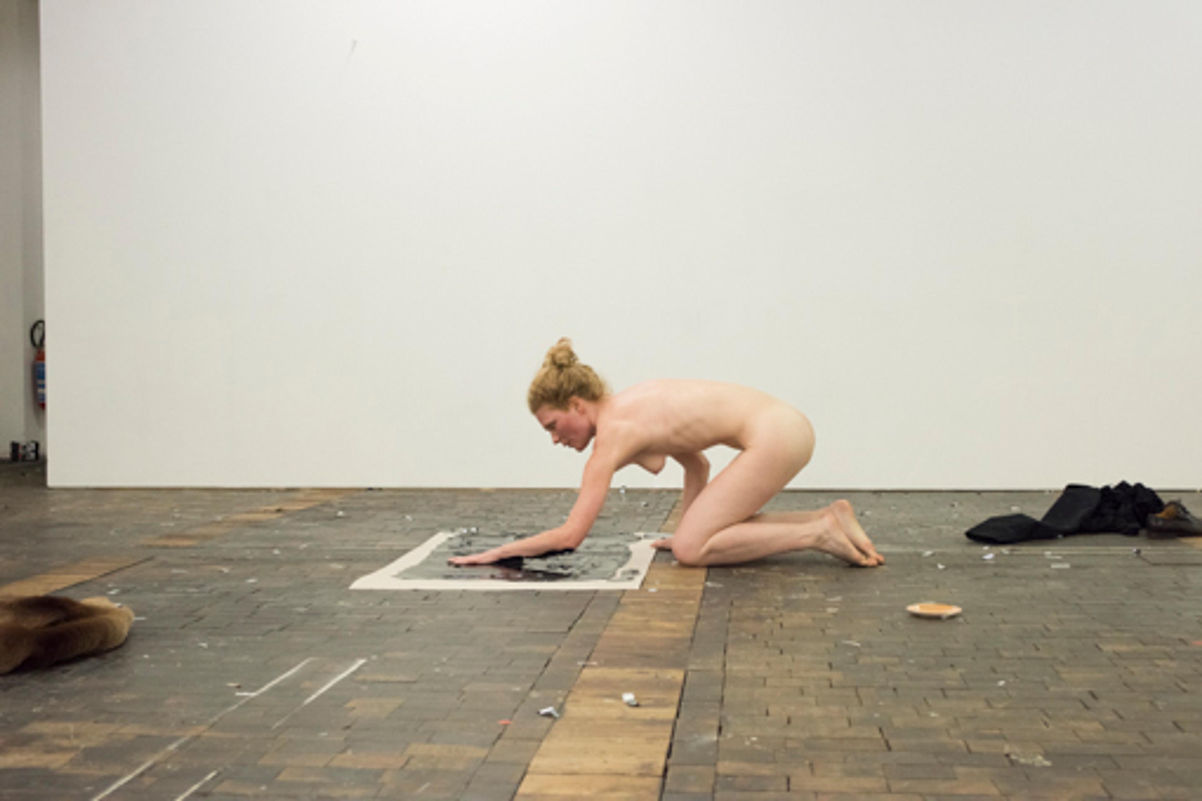 Gisela Hochuli, «In Touch with M.O. – eine Auslese», 2014 / Photo credit: Swiss Performance Art Award 2014