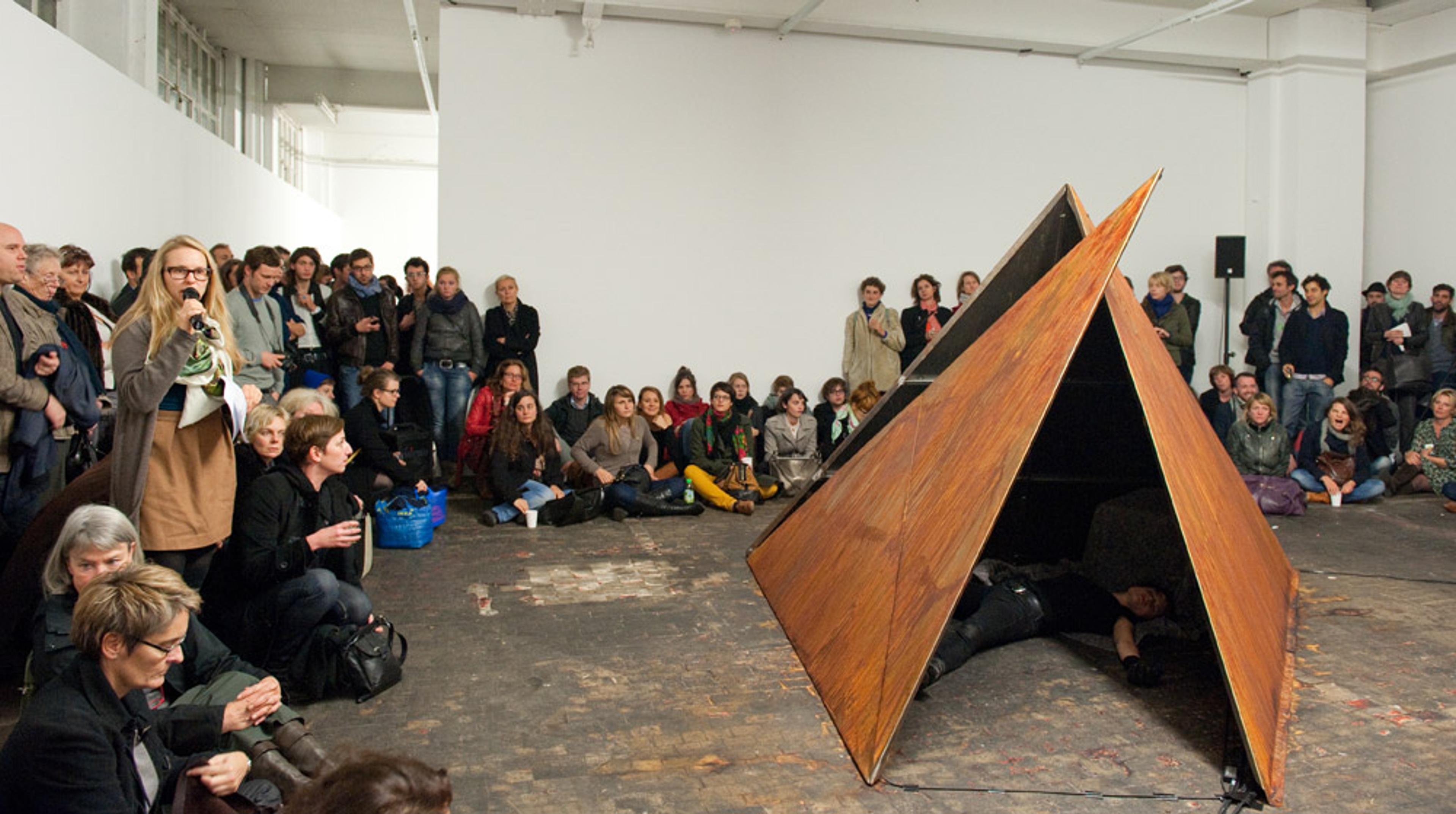 Anne Rochat, «Vortex», 2011 / Photo credit: Swiss Performance Art Award 2011