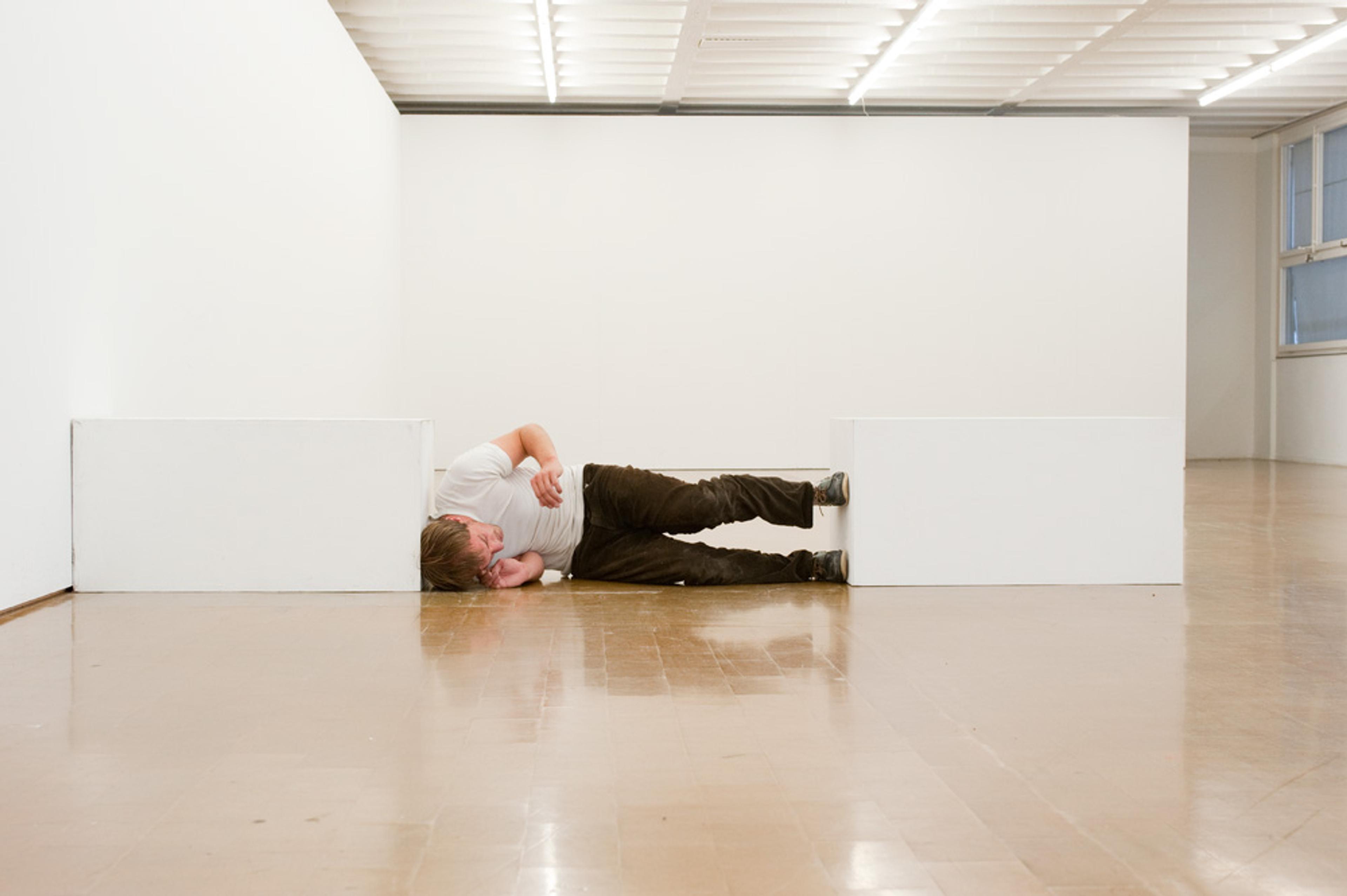 Gregory Stauffer & Tarik Hayward, «2 pm to 5 pm», 2012 / Photo credit: Swiss Performance Art Award 2012