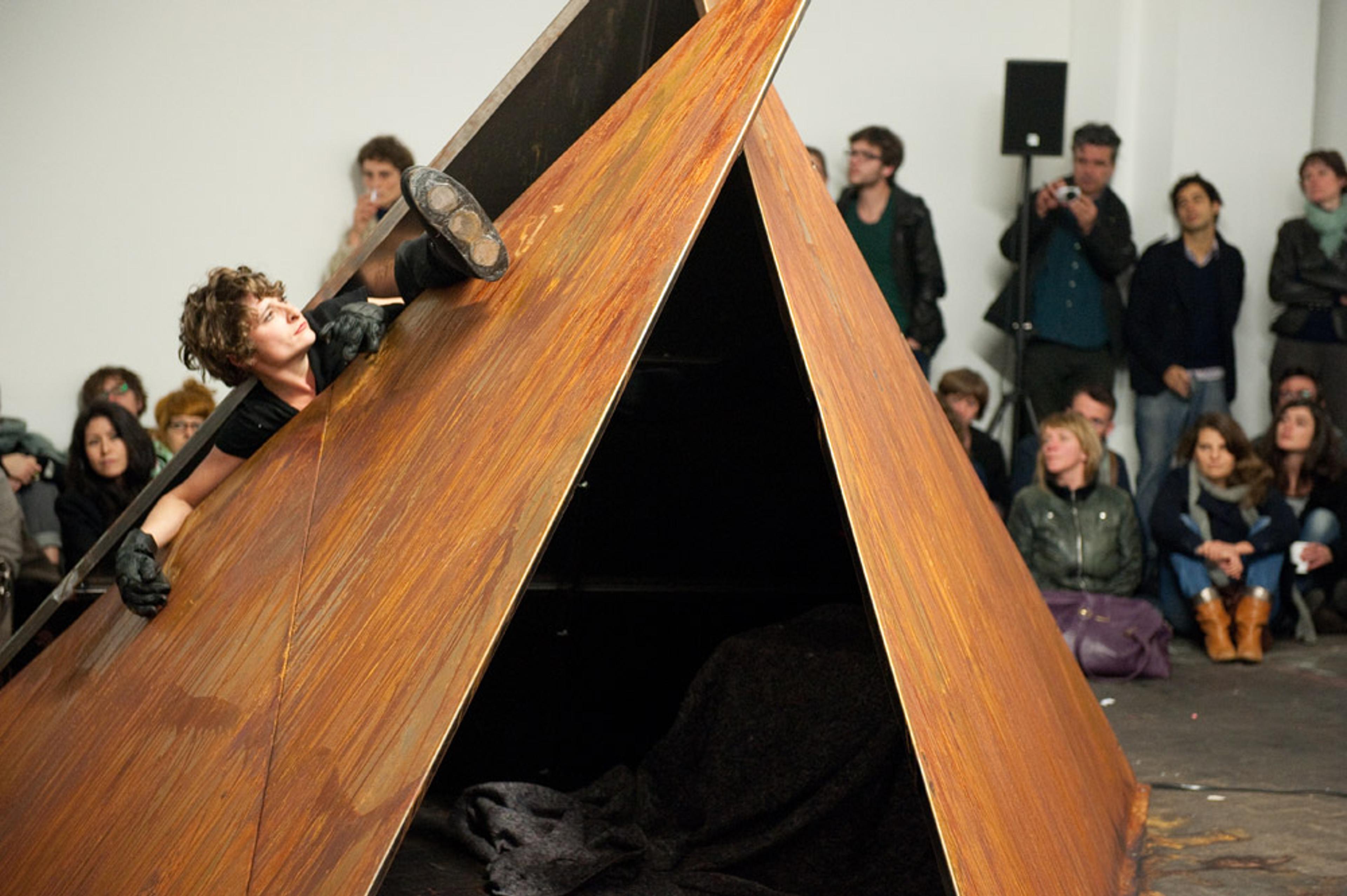 Anne Rochat, «Vortex», 2011 / Photo credit: Swiss Performance Art Award 2011