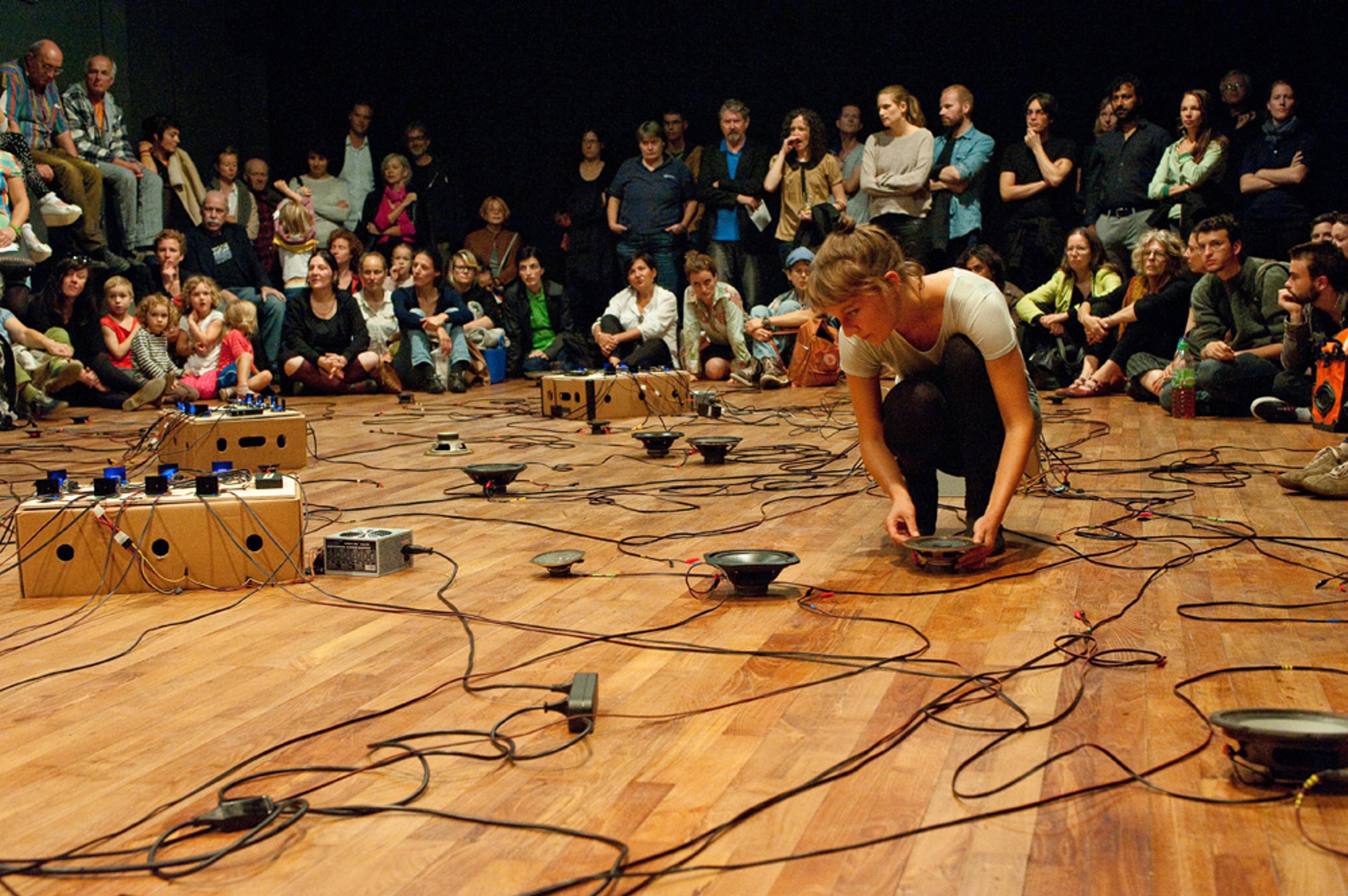 Ramona Altschul & Martina-Sofie Wildberger & Jeanne Macheret, «Eyjafjallajokull», 2013 / Photo credit: Swiss Performance Art Award 2013