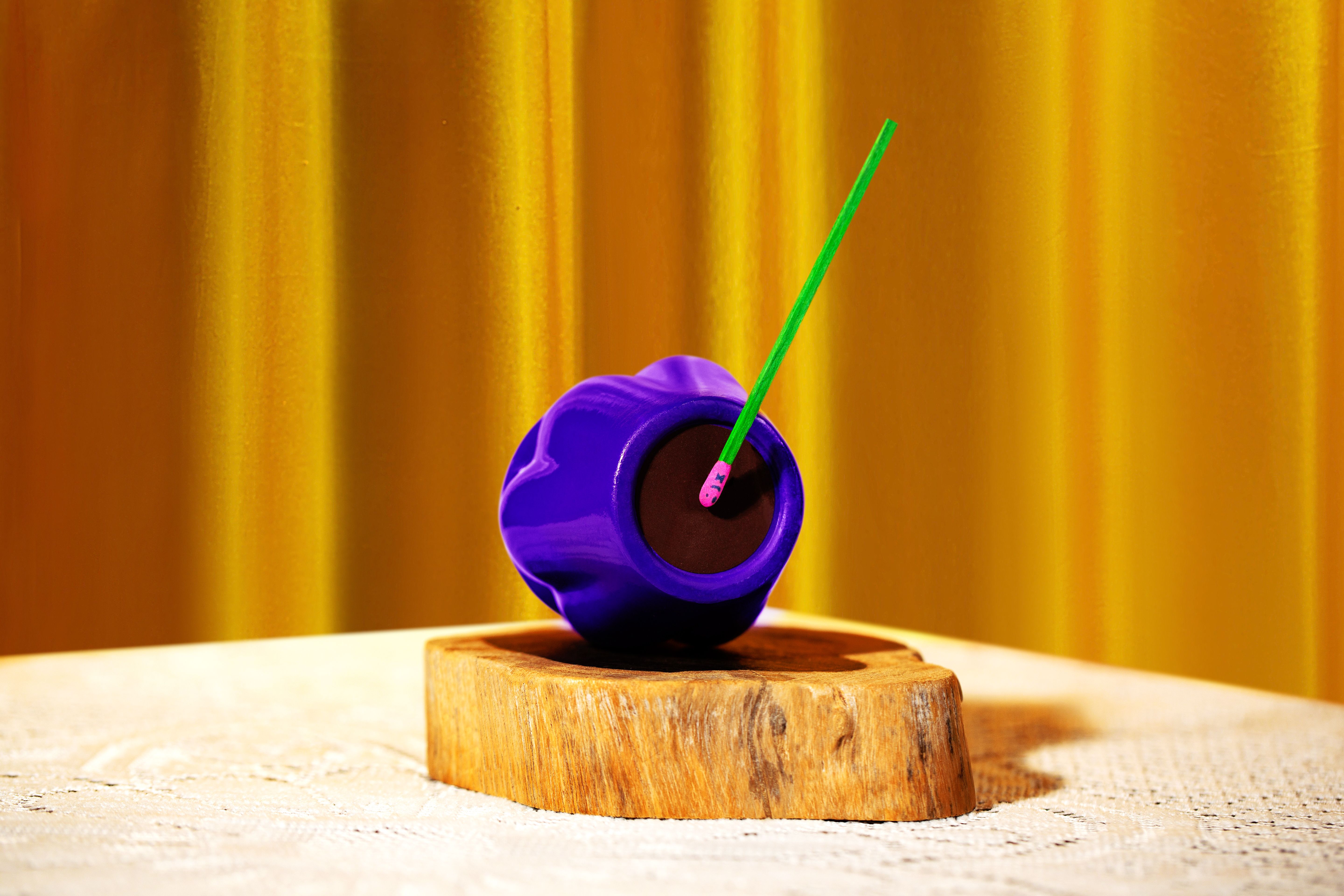 The Match Bouquet_Vase Bottom_Action 