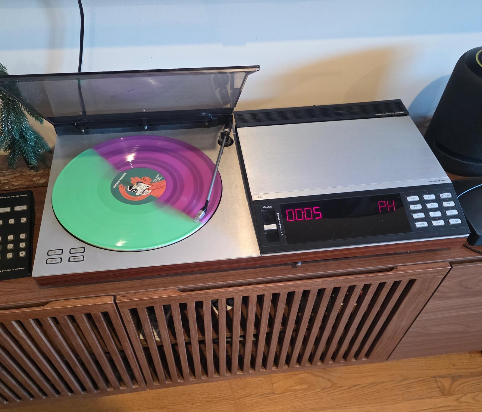 Bringing music back to life: restoring a bang & olufsen beocenter 7000