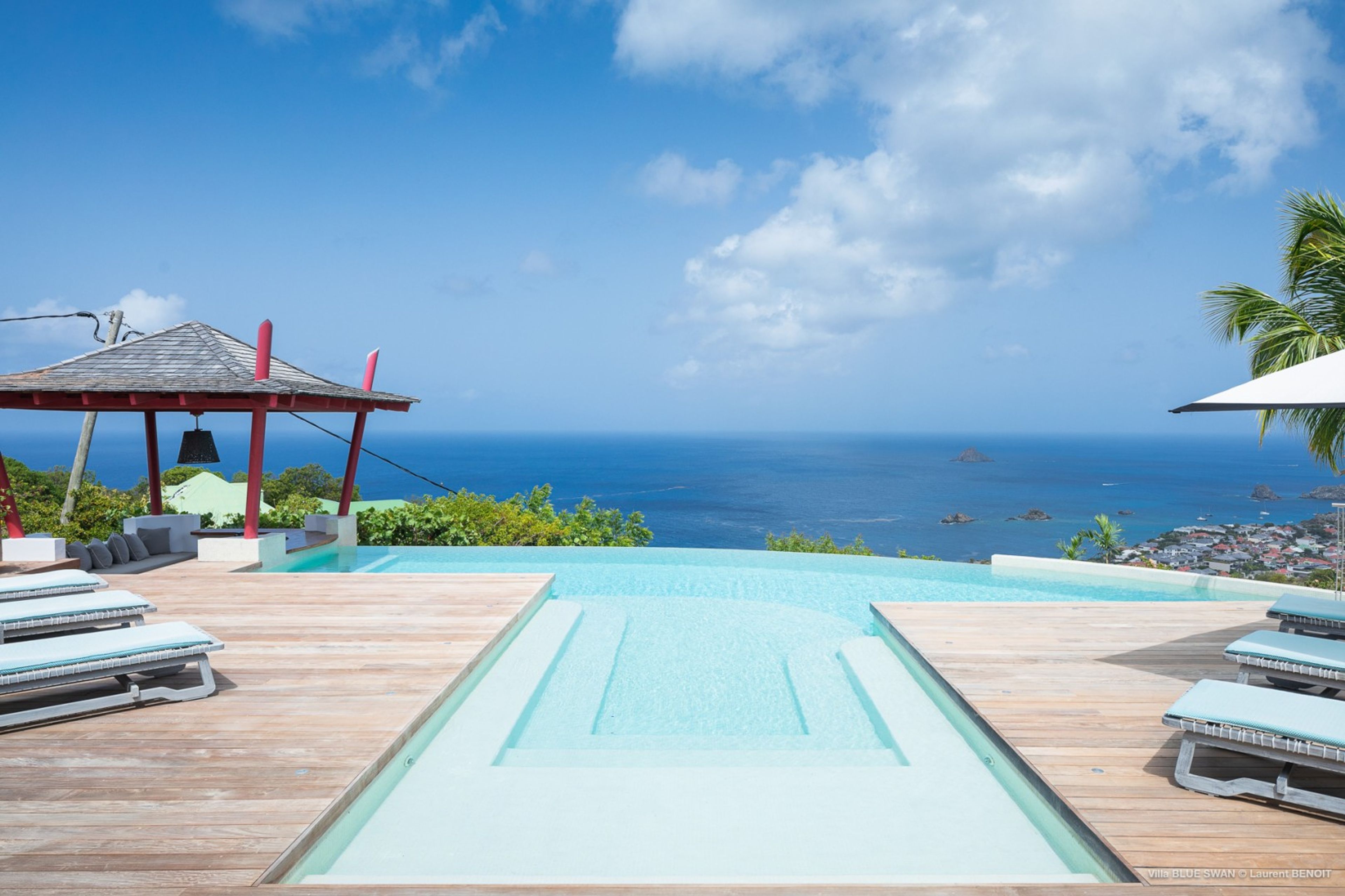 Main view of villa Blue Swan in Lurin, St. Barts
