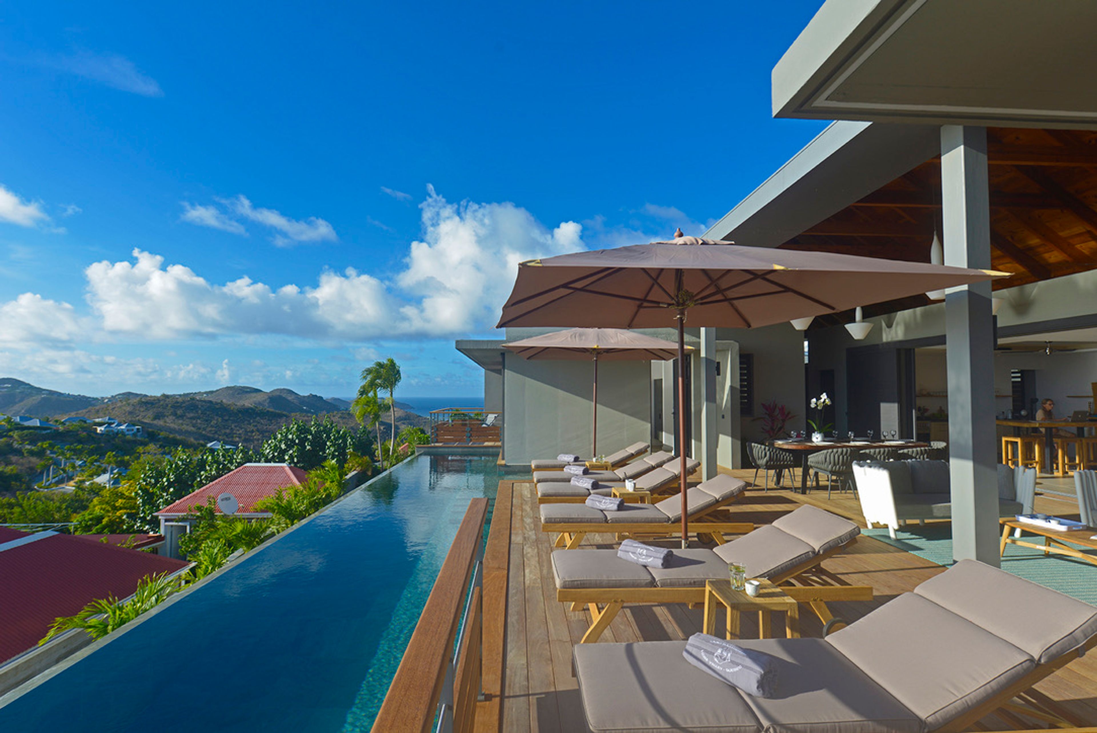 Main view of villa Edunia in Lurin, St. Barts