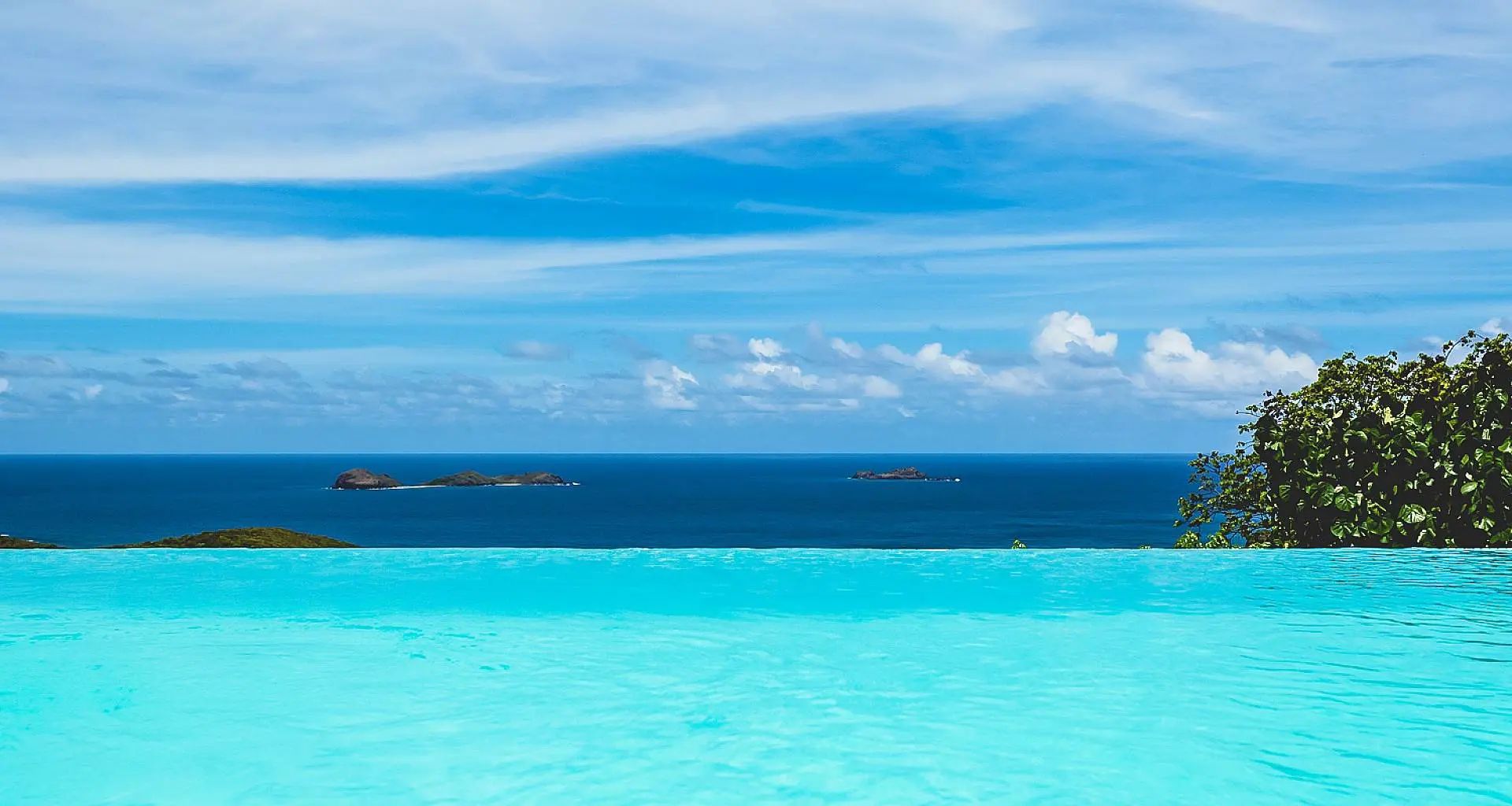 Main view of villa Kyr in Lurin, St. Barts