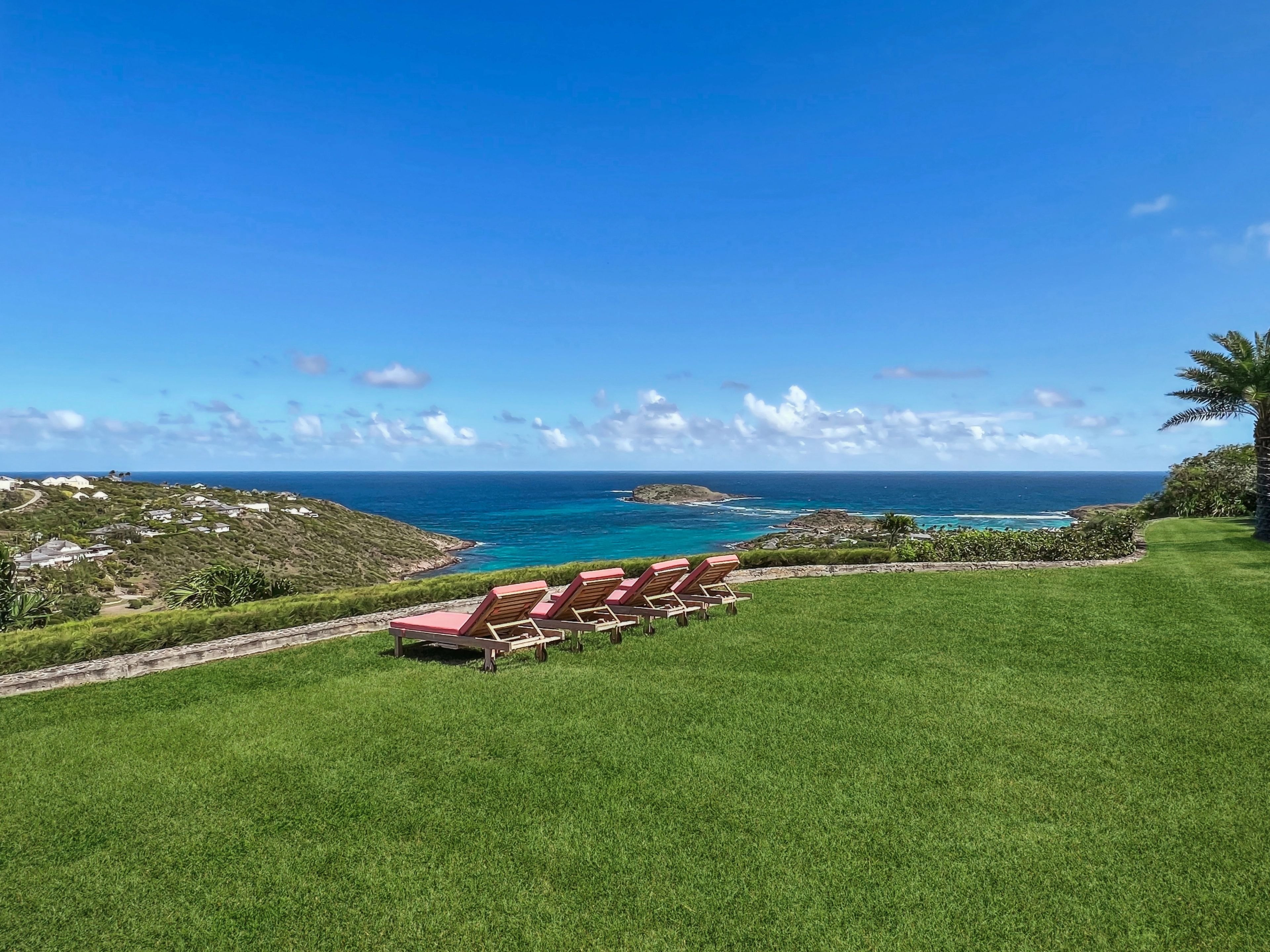 Main view of villa Mustique in Marigot, St. Barts