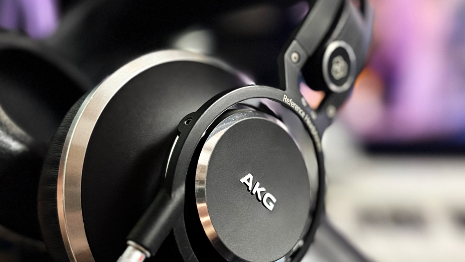 AKG K872 遮音性が高く奥行き感のあるスピーカーライクな密閉型ヘッドホン のカバー画像