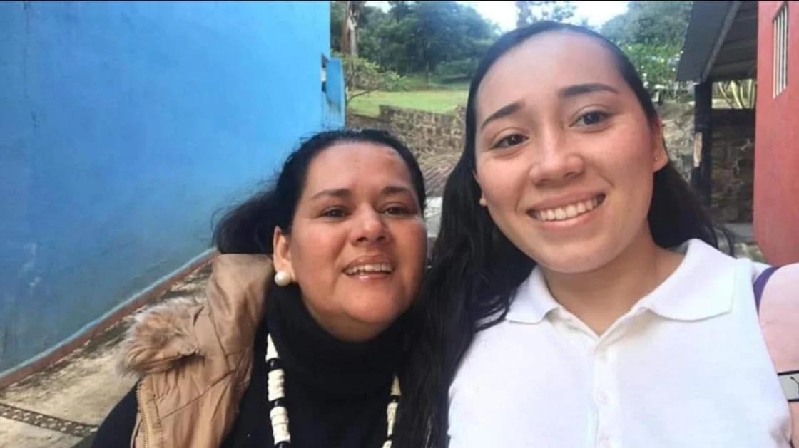 Mother Alejandra Ruiz Zarco with daughter Ana Basaldua Ruiz (Telemundo News)