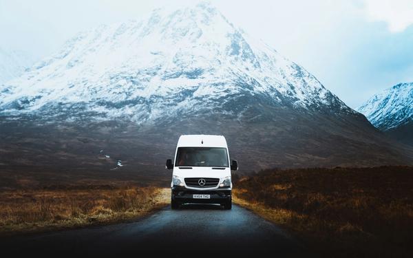 van Infront of mountain