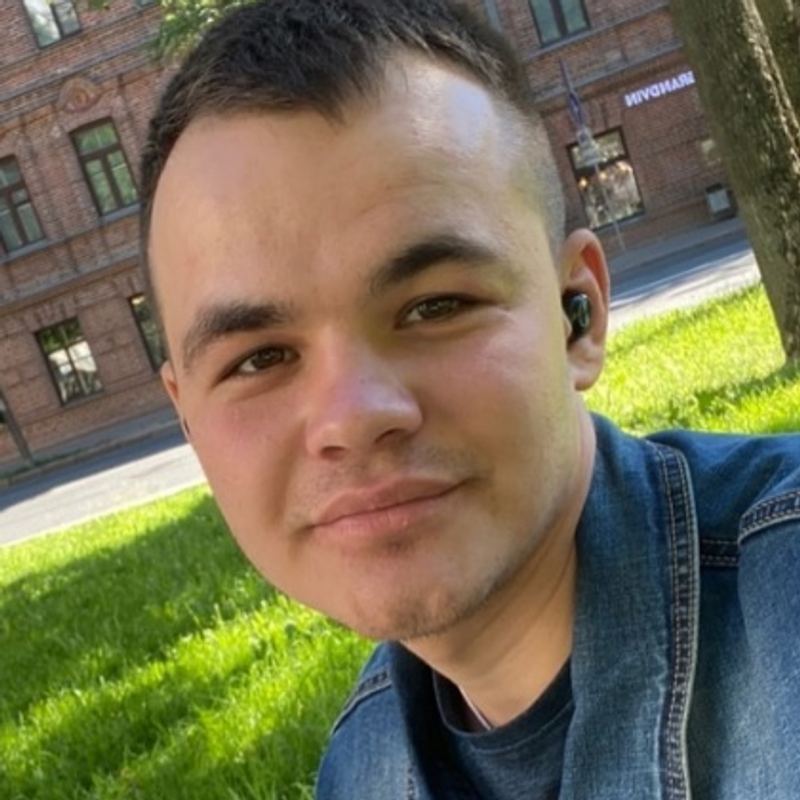 Омаралинов Руслан Олегович