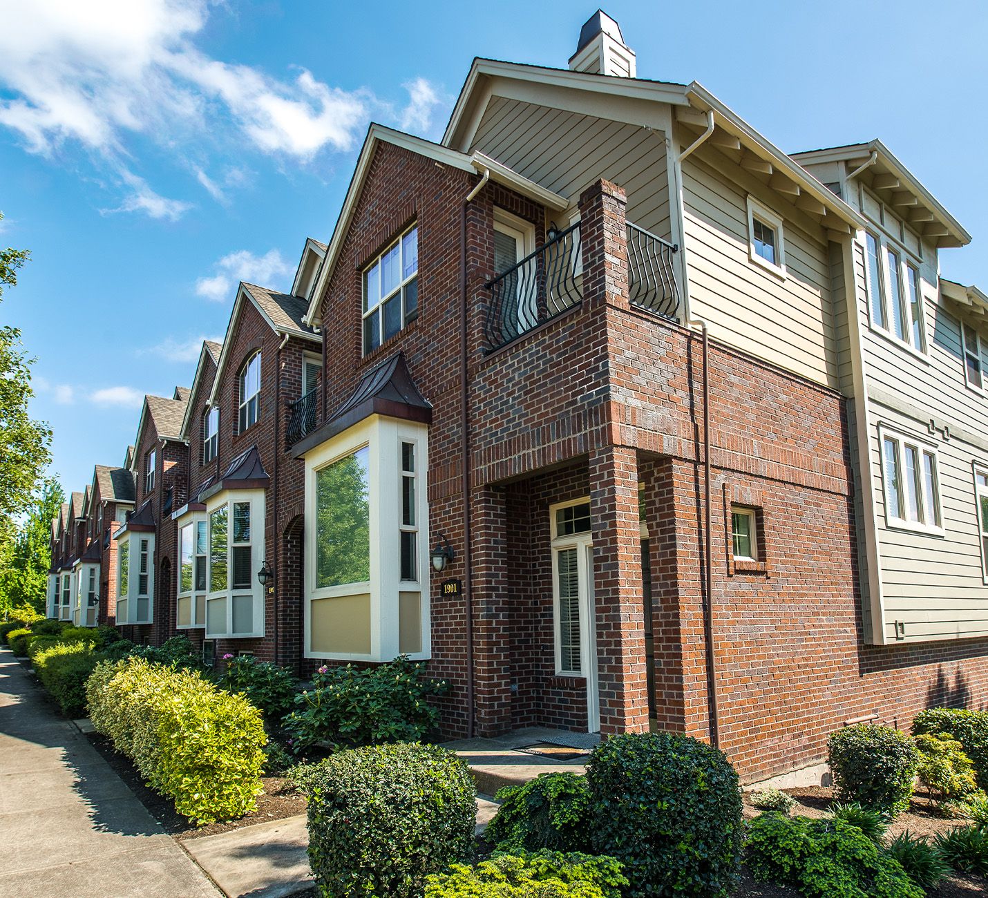 The west corner view of the Row Homes off Evergreen Blvd 