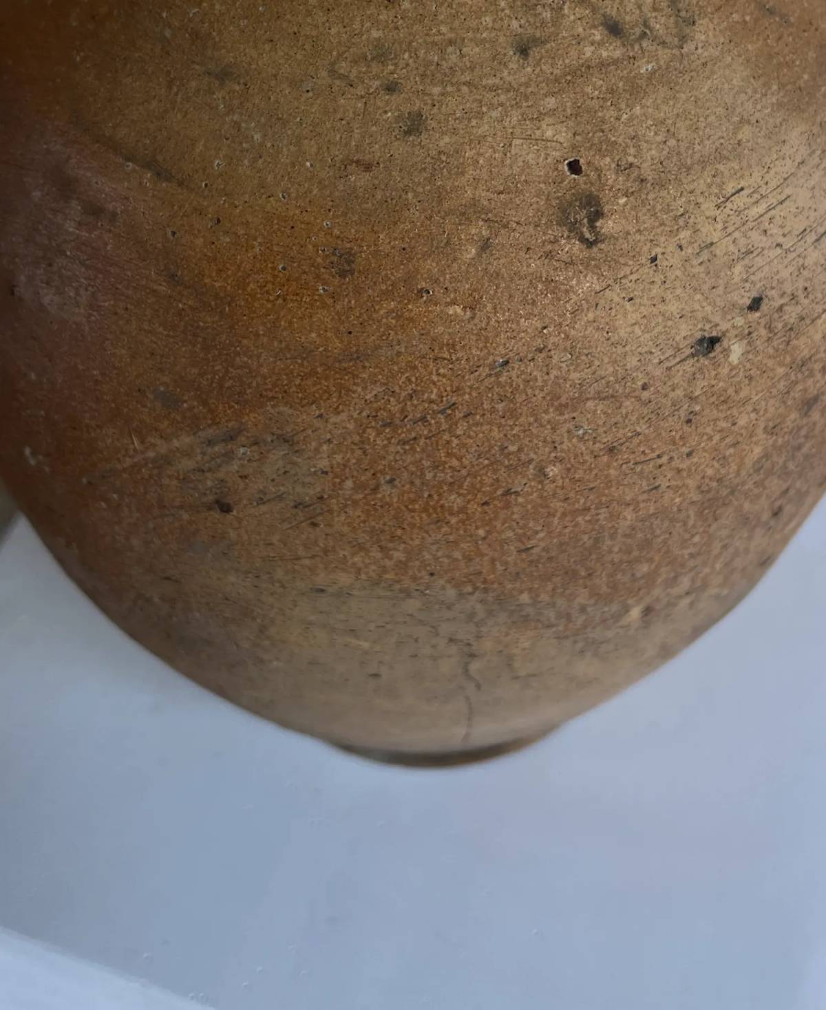 Rounded terracotta jar, view 3