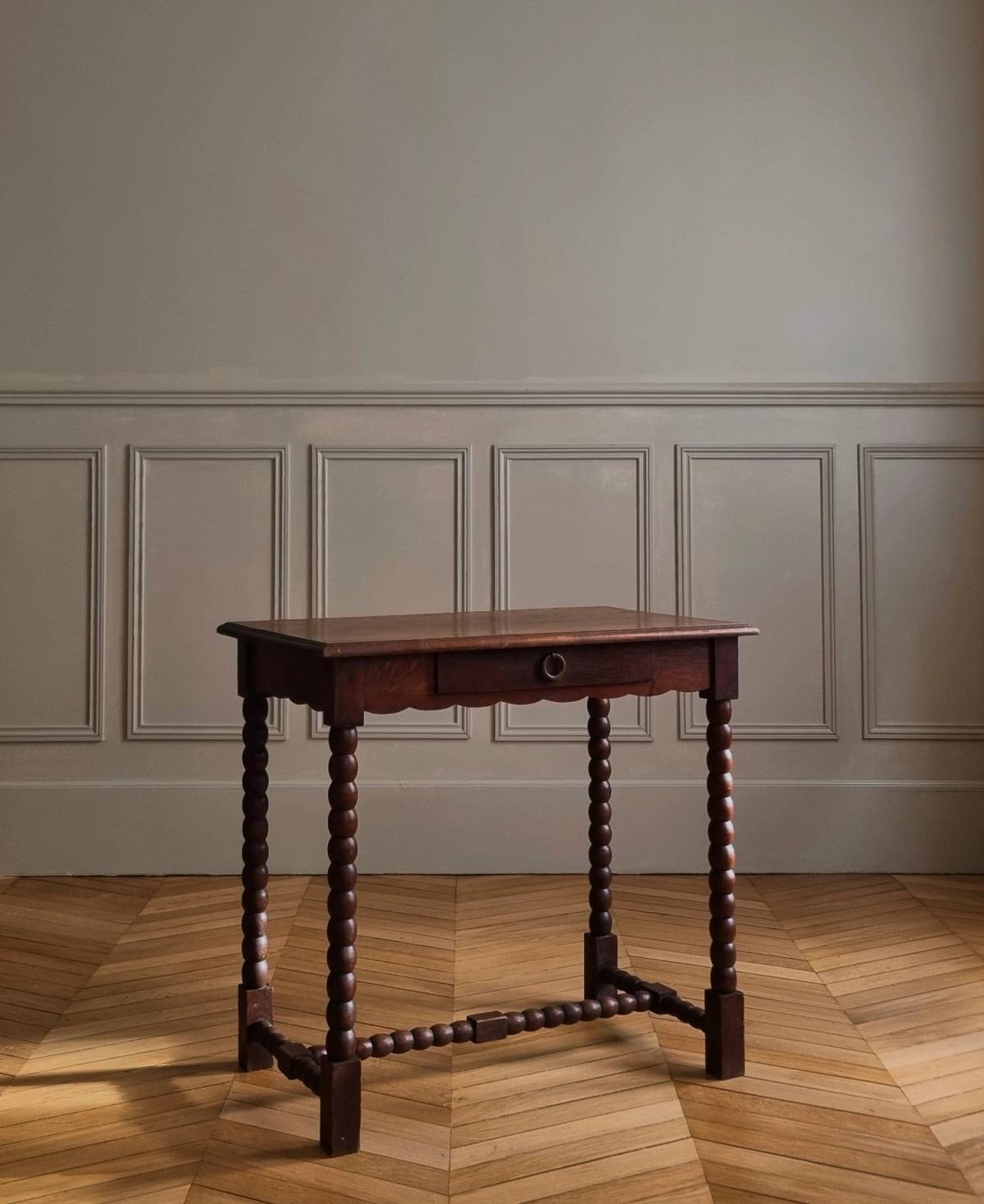Bobbin desk, view 7